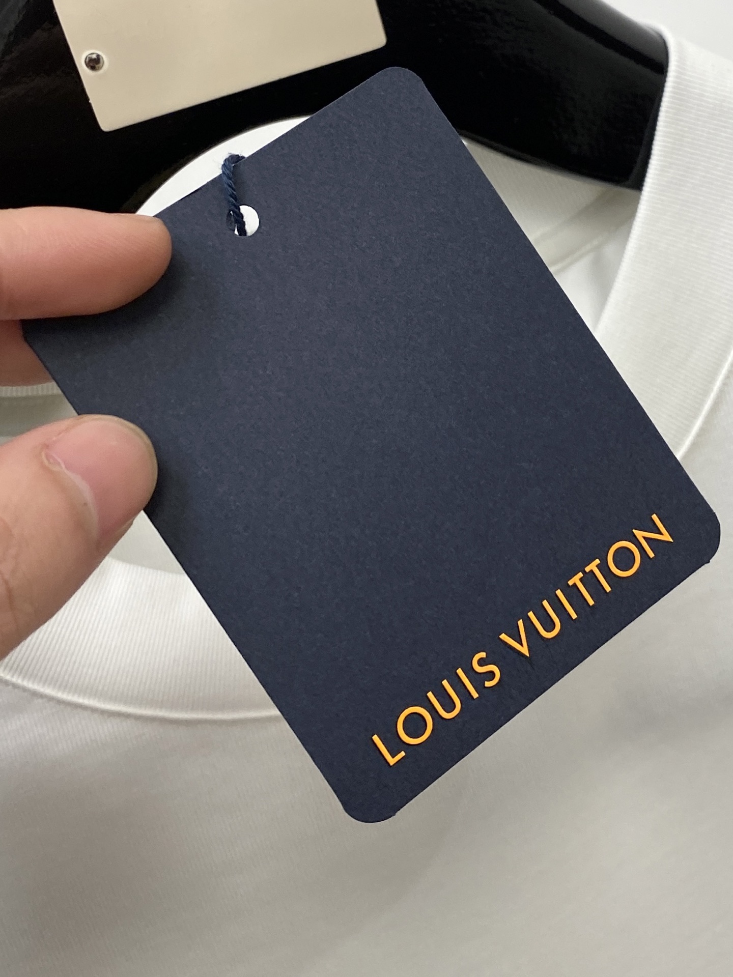 🌾退换！路易威登、2025新品短袖T恤，帅气时尚，胸前精致刺绣字母logo，简约百搭款。面料棉 不仅挺括