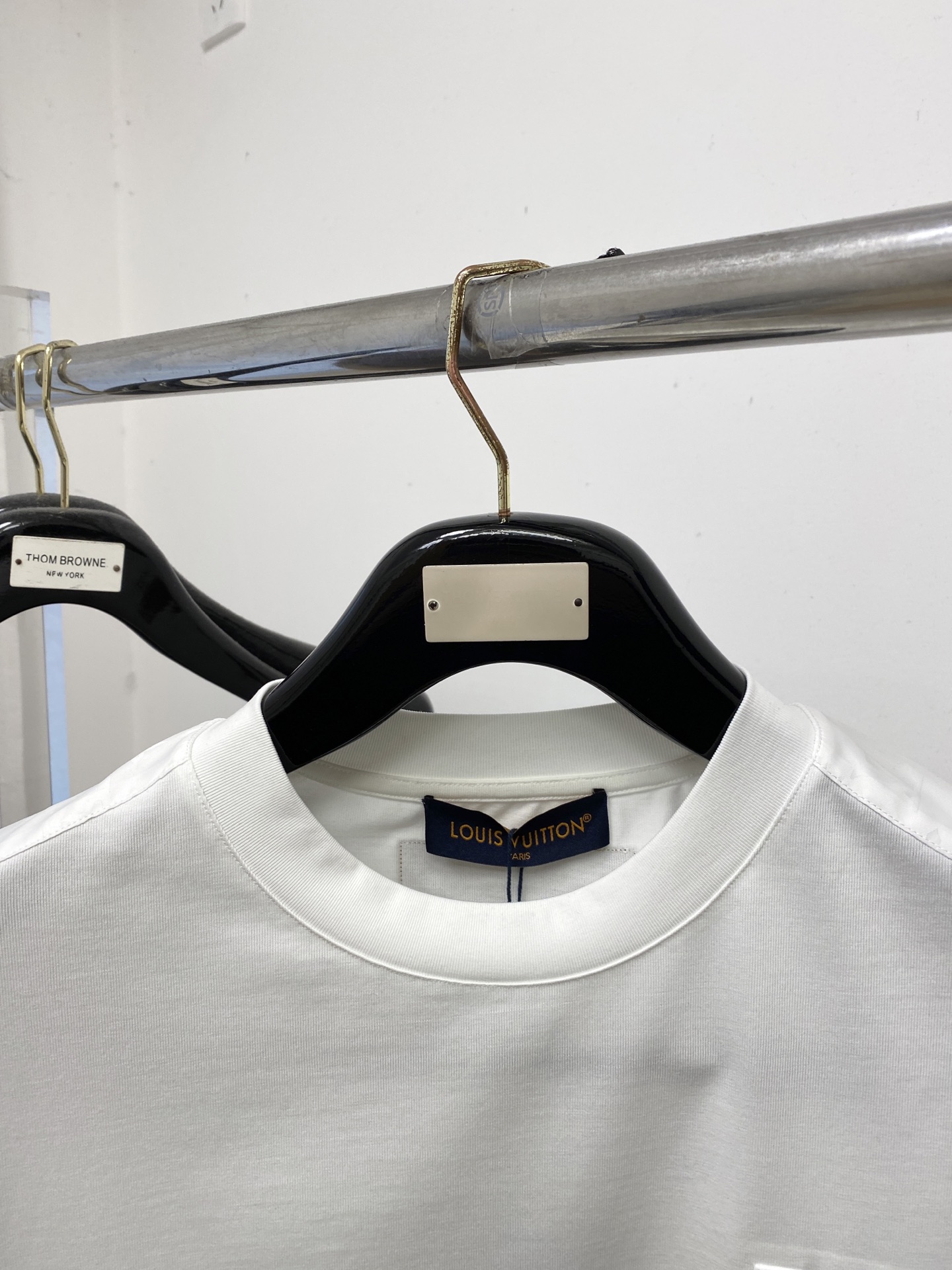 🌾退换！路易威登、2025新品短袖T恤，帅气时尚，胸前精致刺绣字母logo，简约百搭款。面料棉 不仅挺括