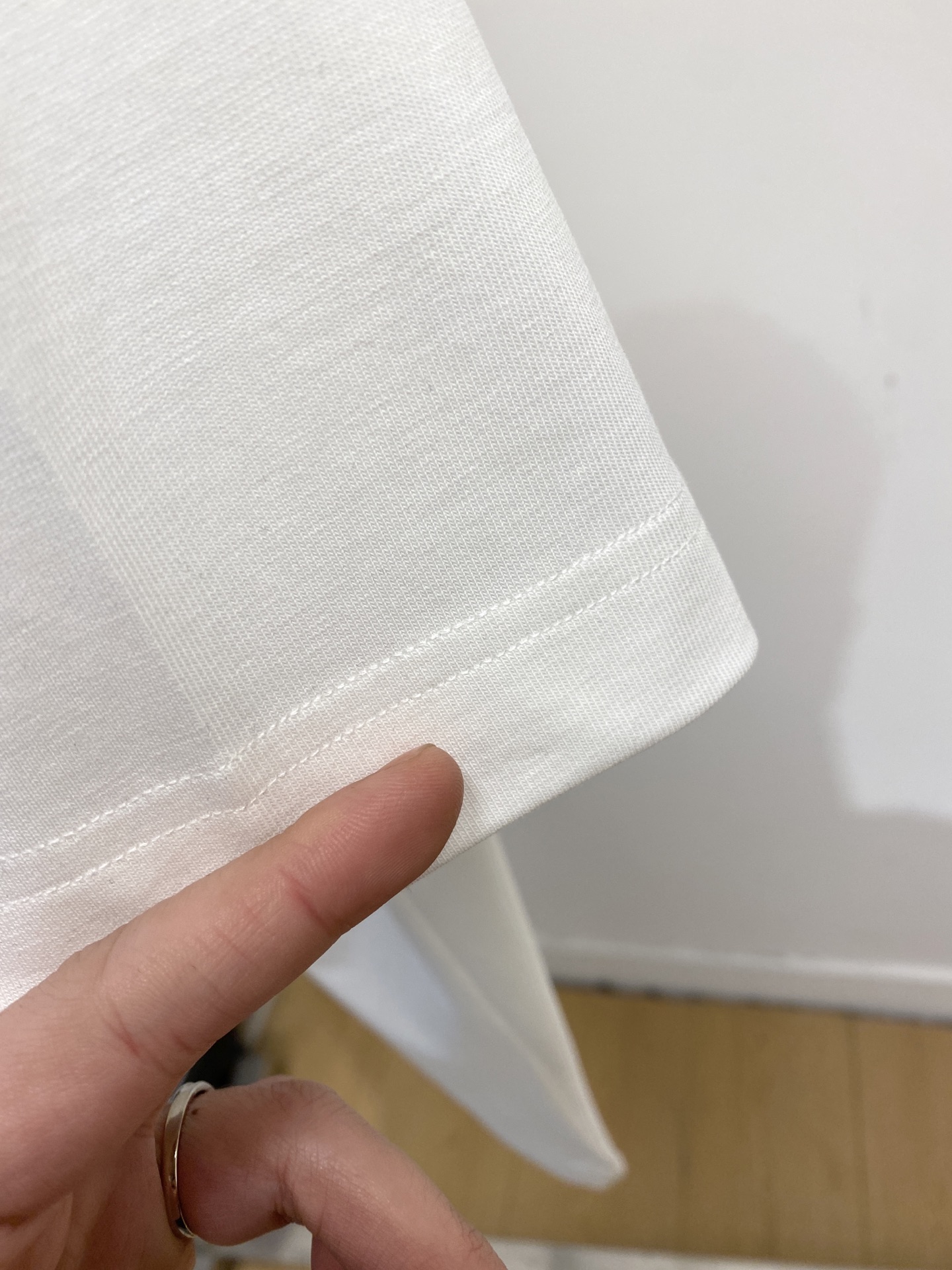 🌾退换！路易威登、2025新品短袖T恤，帅气时尚，胸前精致刺绣字母logo，简约百搭款。面料棉 不仅挺括