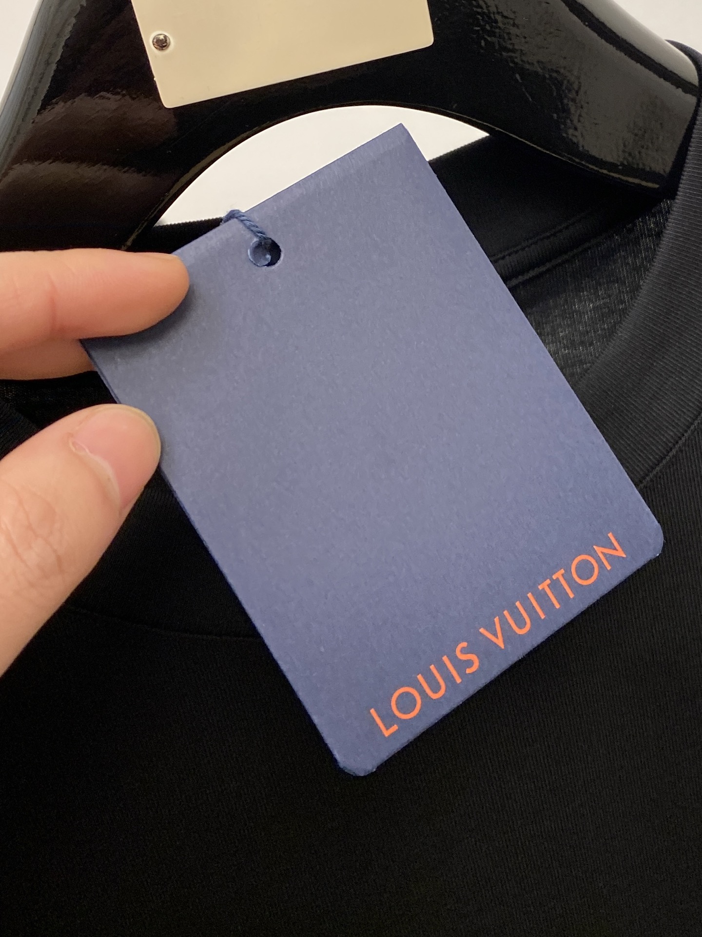 🌾退换！路易威登、2025新品短袖T恤，帅气时尚，胸前顶级印花字母logo，简约百搭款。面料棉 不仅挺括