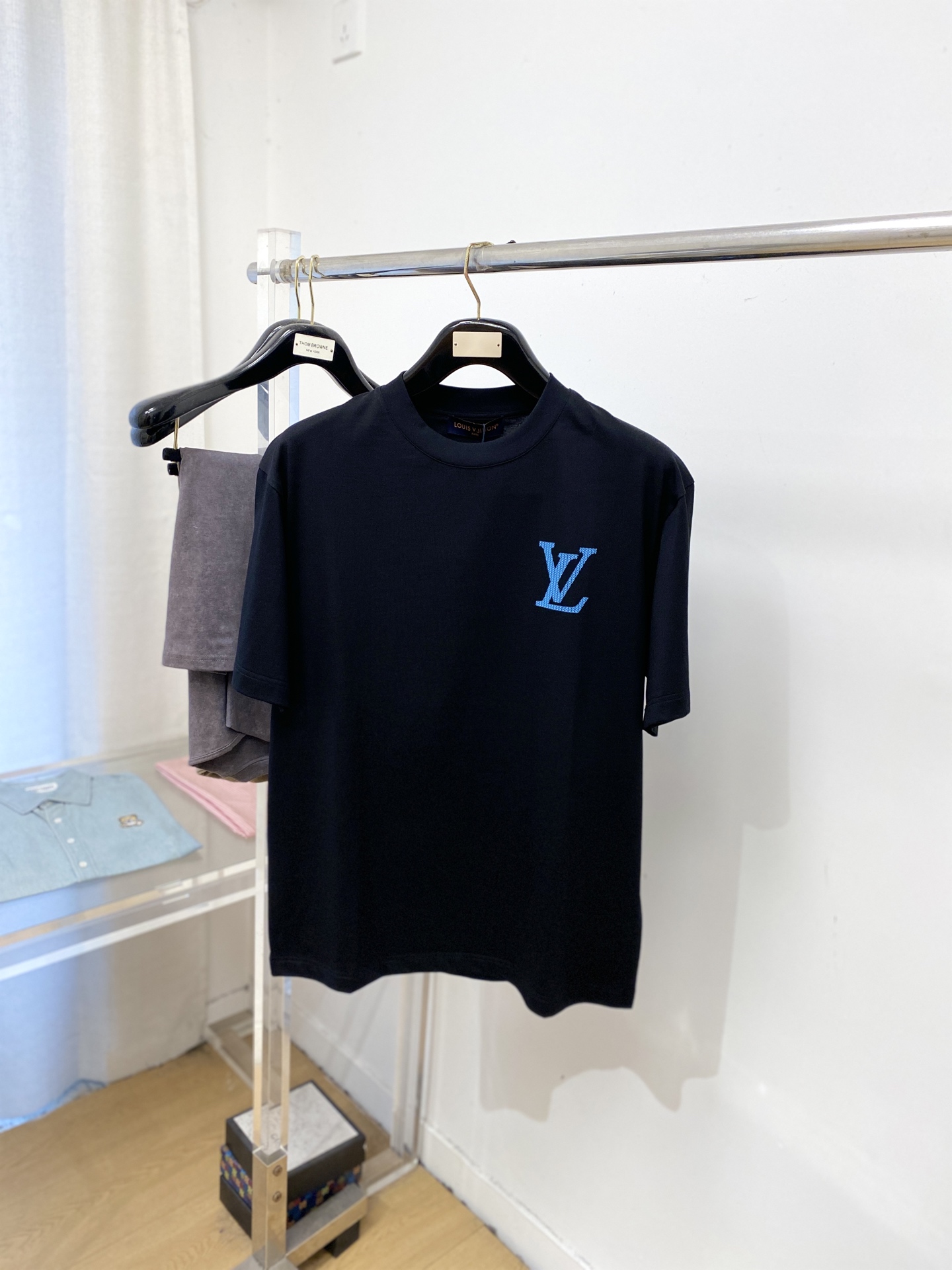 🌾退换！路易威登、2025新品短袖T恤，帅气时尚，胸前顶级印花字母logo，简约百搭款。面料棉 不仅挺括