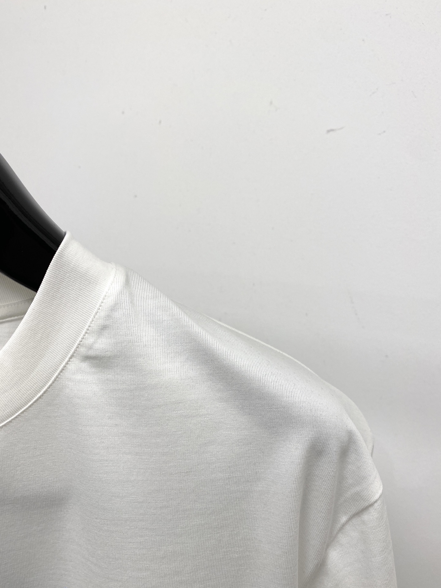 🌾退换！路易威登、2025新品短袖T恤，帅气时尚，胸前顶级印花字母logo，简约百搭款。面料棉 不仅挺括