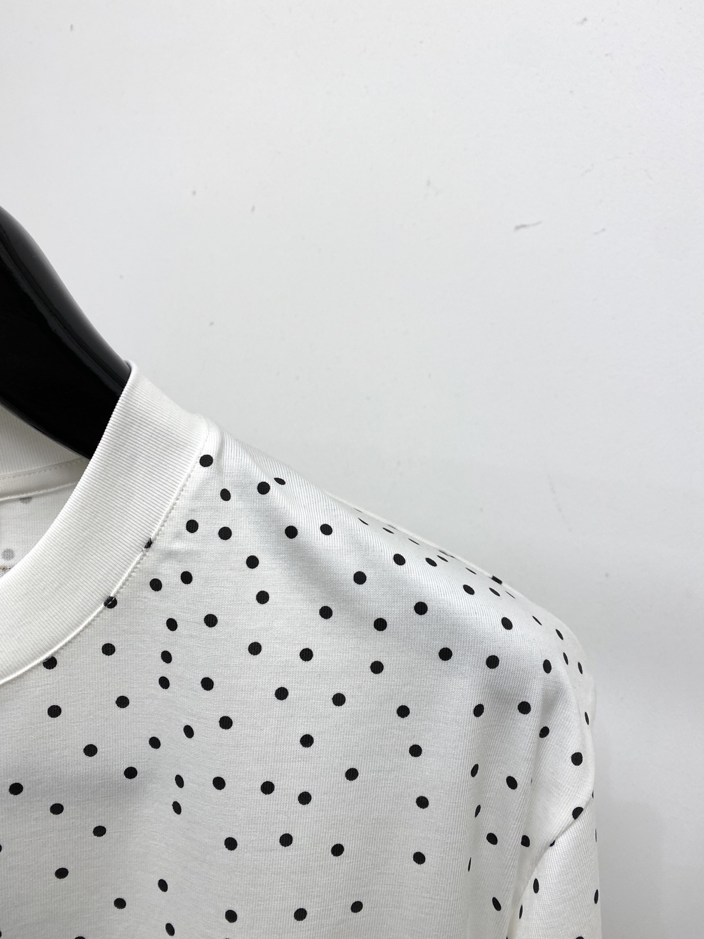 🌾退换！路易威登、2025新品短袖T恤，帅气时尚，胸前顶级印花字母logo，简约百搭款。面料棉 不仅挺括