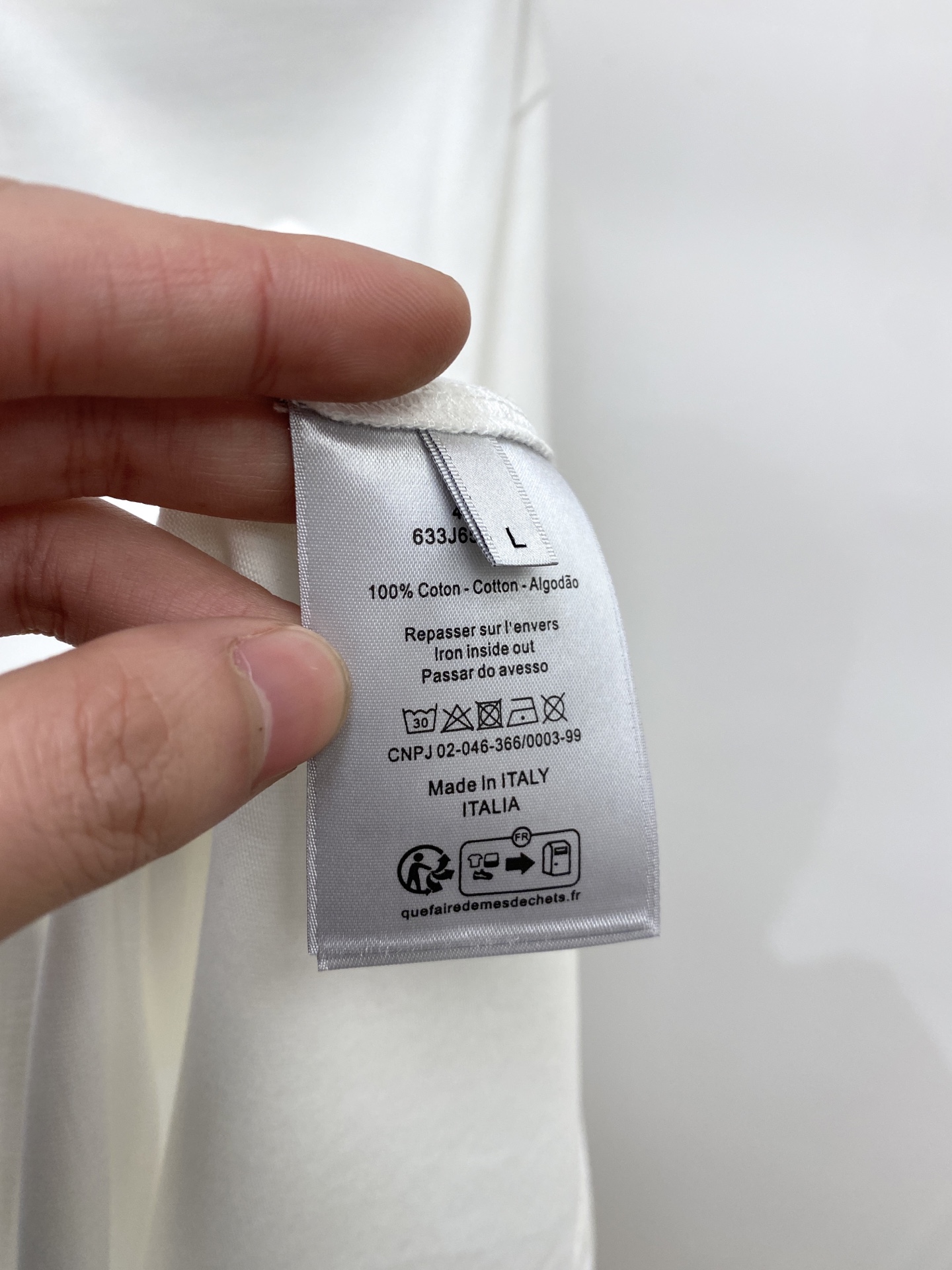 🌾退换！迪奥、2025新品短袖T恤，帅气时尚，胸前精致刺绣字母logo，简约百搭款。面料棉 不仅挺括，保