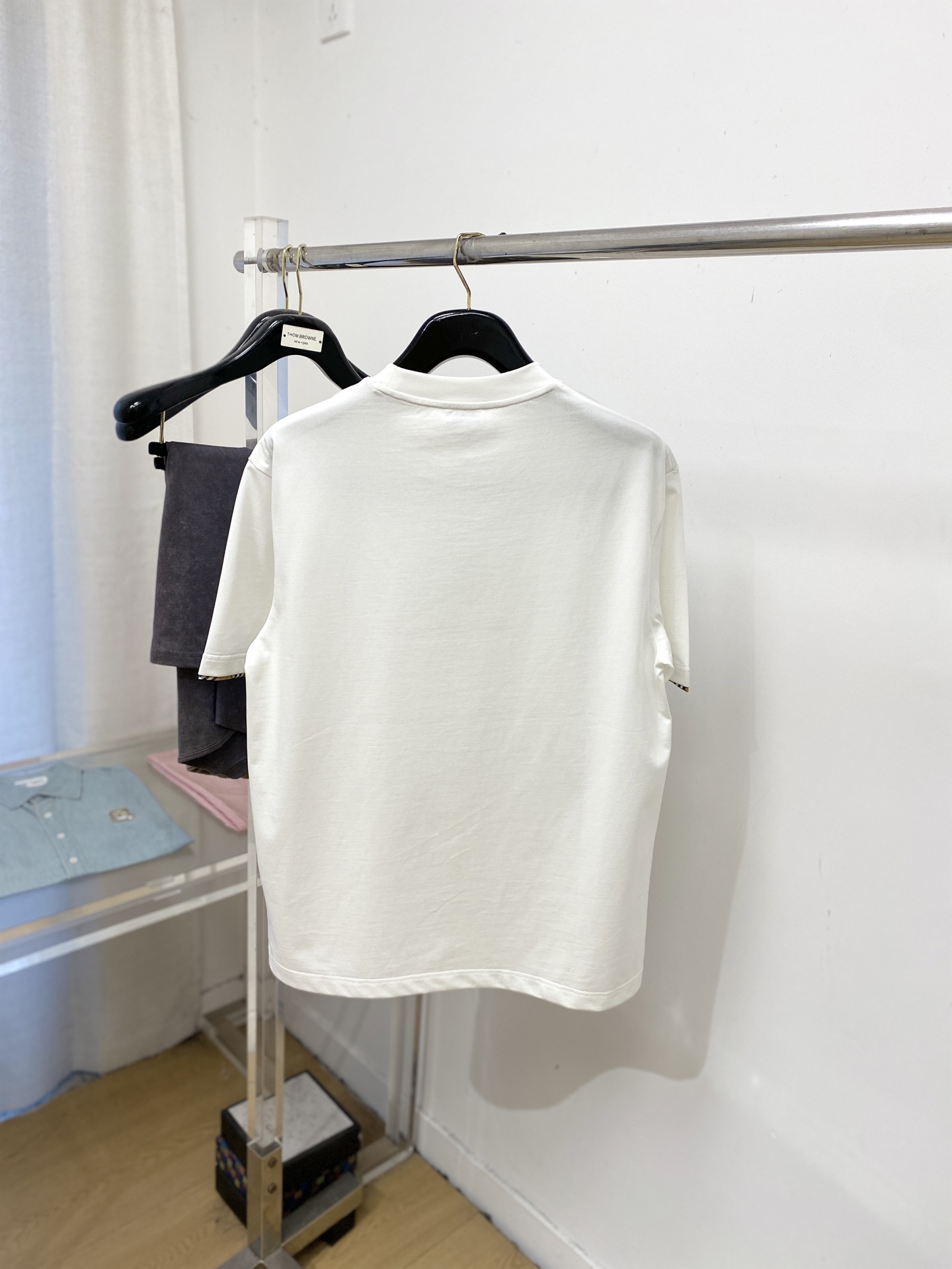 🌾退换！巴宝莉、2025新品短袖T恤，帅气时尚，胸口精致刺绣图案字母logo，简约百搭款。面料棉 不仅挺