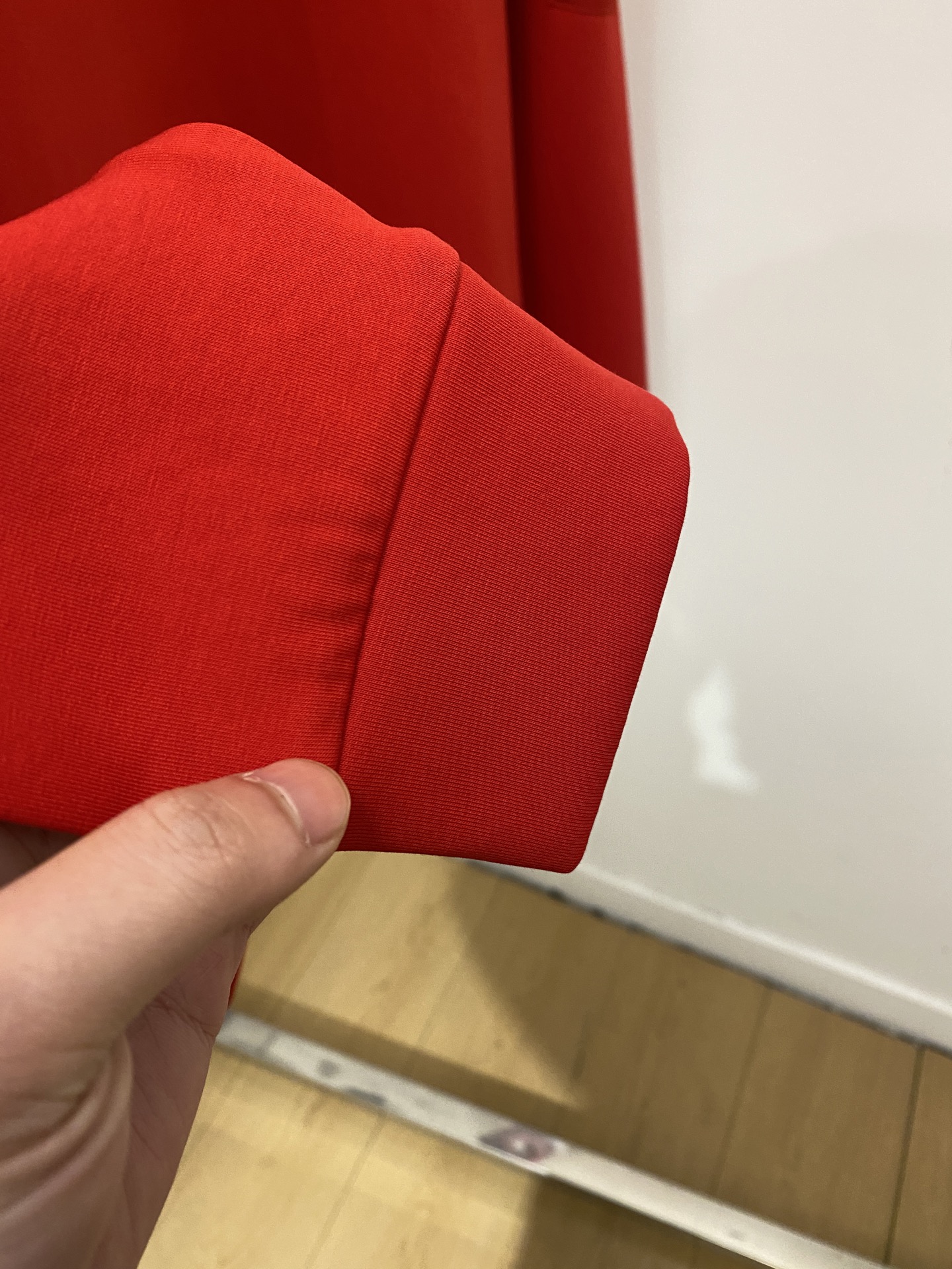 🌾退换！ 芬迪、2025新品卫衣，帅气时尚，胸前刺绣装饰图案logo，简约百搭款。面料棉 不仅挺括，保持