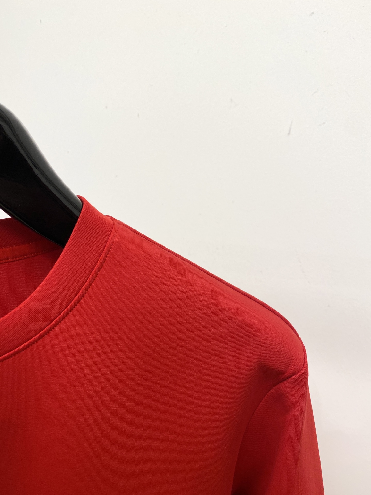 🌾退换！ 普拉达、2025新品卫衣，帅气时尚，胸前顶级印胶字母logo，简约百搭款。面料棉 不仅挺括，保