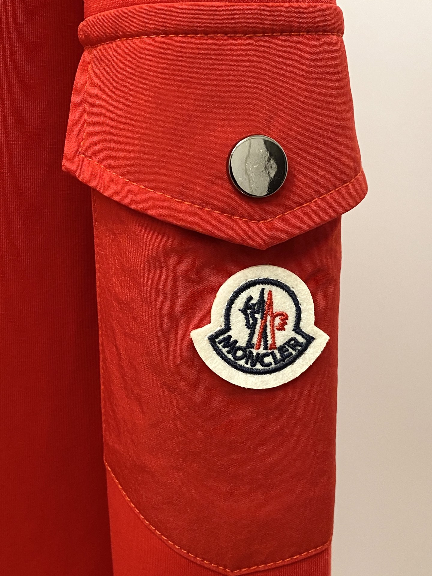 🌾退换！ 蒙口、2025新品卫衣，帅气时尚，胸前刺绣装饰图案logo，简约百搭款。面料棉 不仅挺括，保持