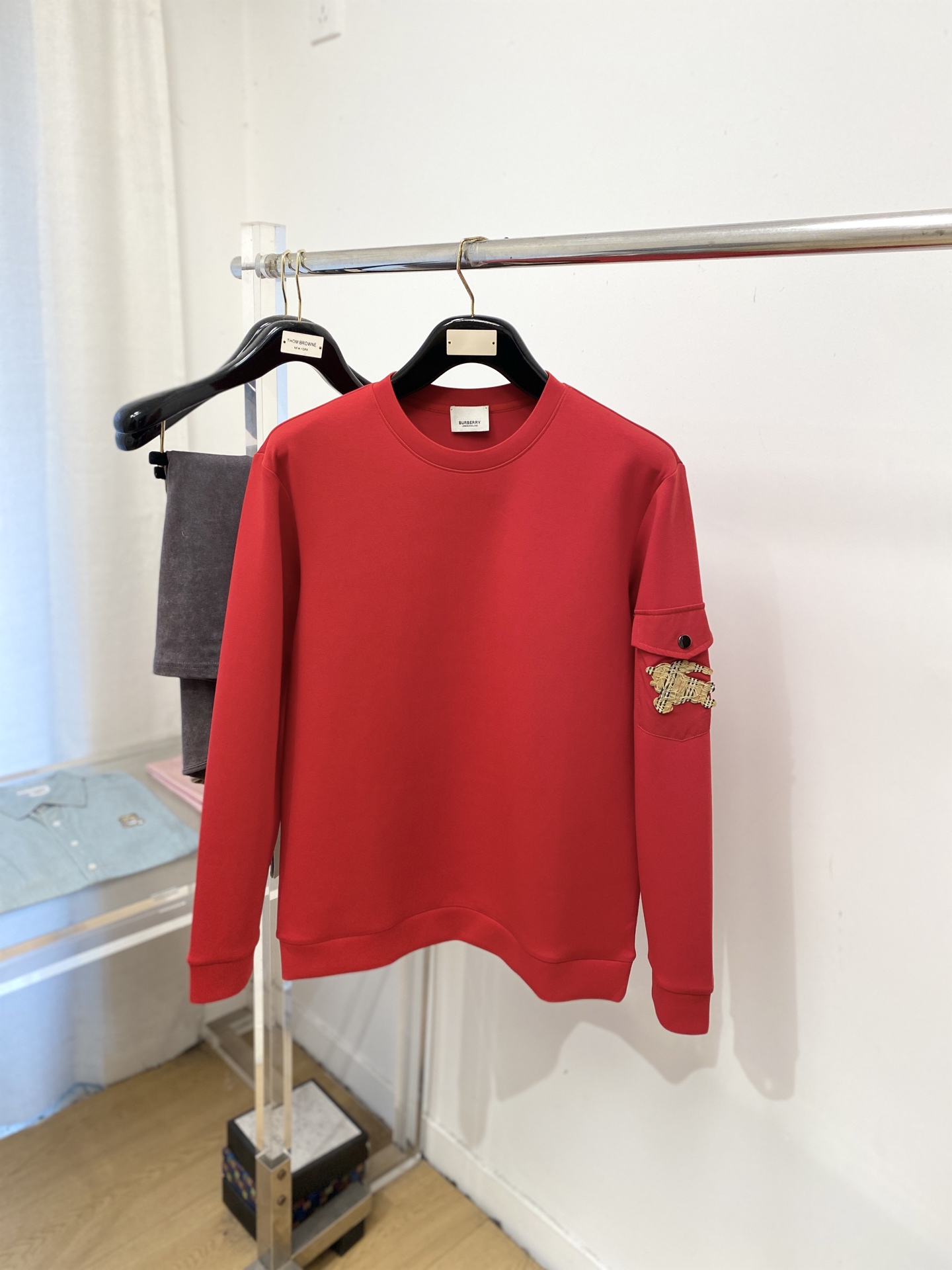 🌾退换！ 巴宝莉、2025新品卫衣，帅气时尚，胸前刺绣装饰图案logo，简约百搭款。面料棉 不仅挺括，保