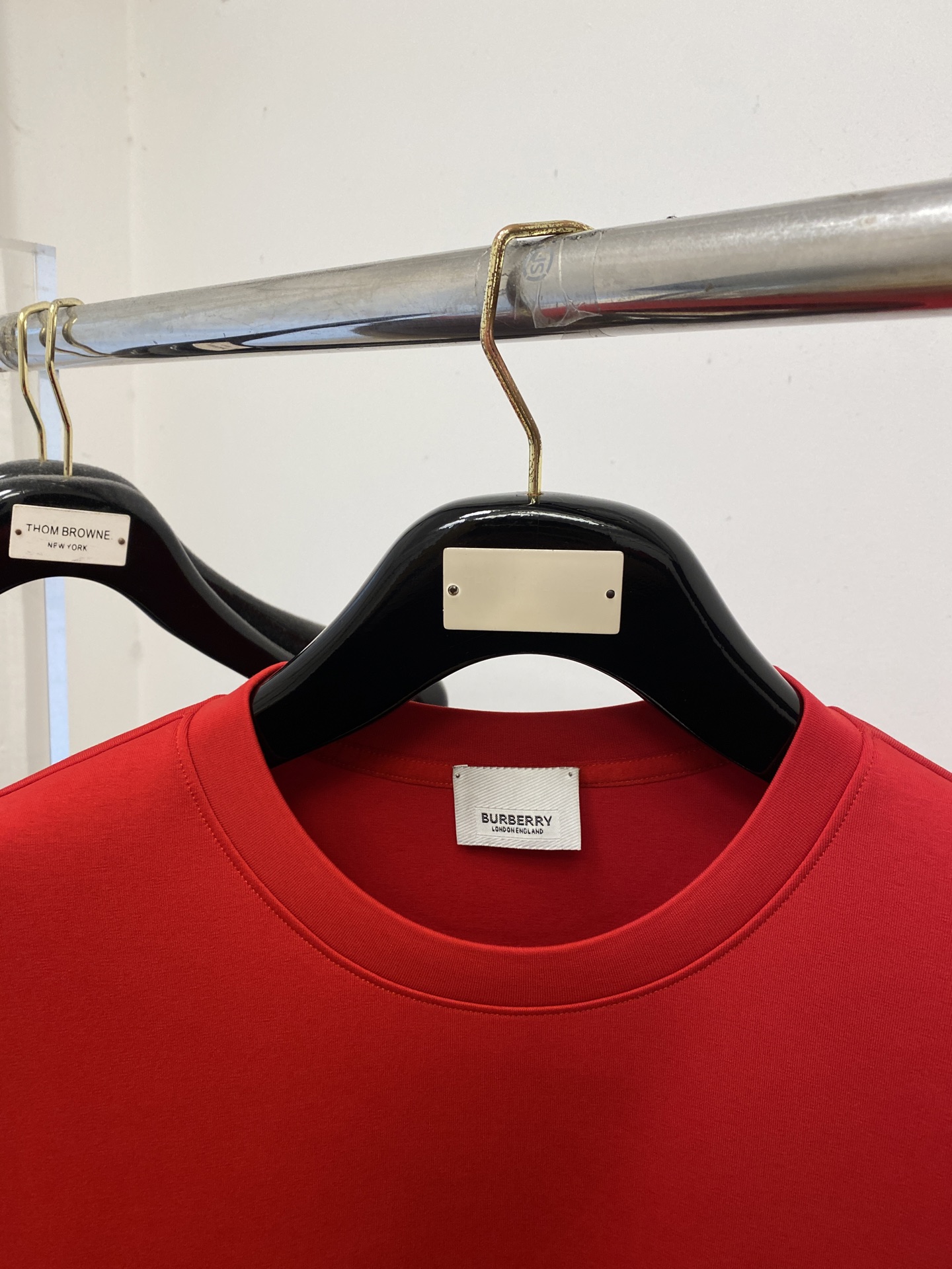 🌾退换！ 巴宝莉、2025新品卫衣，帅气时尚，胸前刺绣装饰图案logo，简约百搭款。面料棉 不仅挺括，保