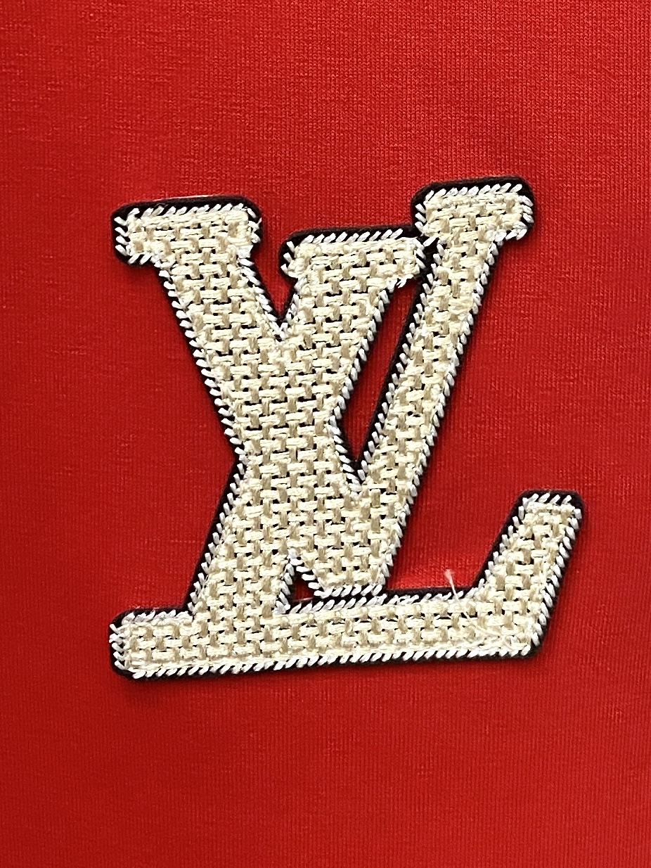 🌾退换！ 路易威登、2025新品卫衣，帅气时尚，胸前刺绣装饰字母logo，简约百搭款。面料棉 不仅挺括，