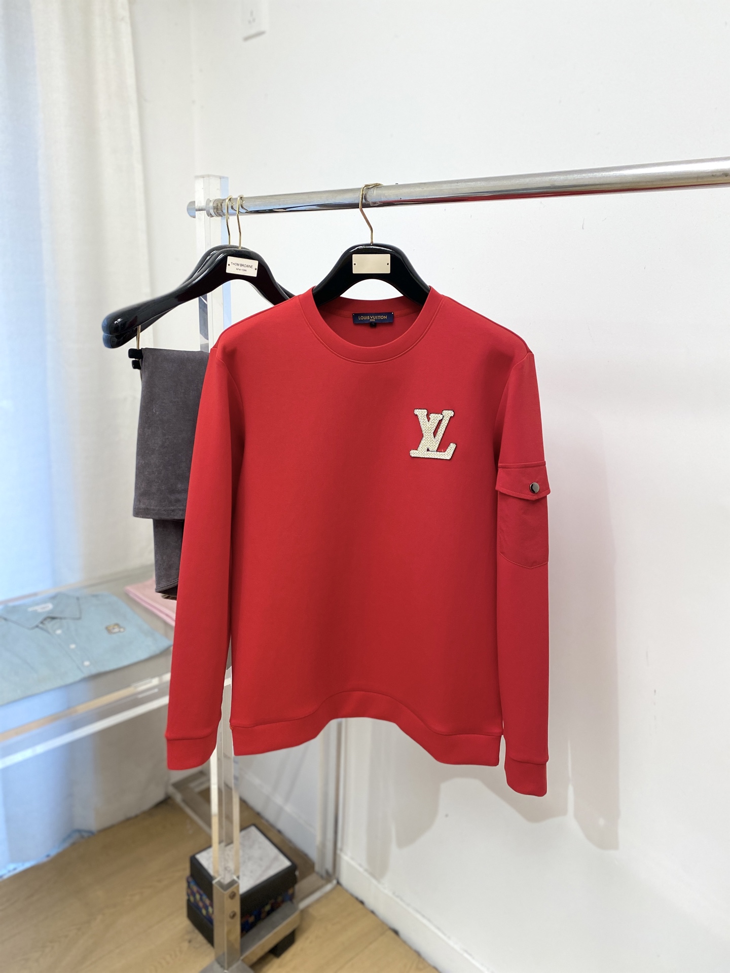 🌾退换！ 路易威登、2025新品卫衣，帅气时尚，胸前刺绣装饰字母logo，简约百搭款。面料棉 不仅挺括，