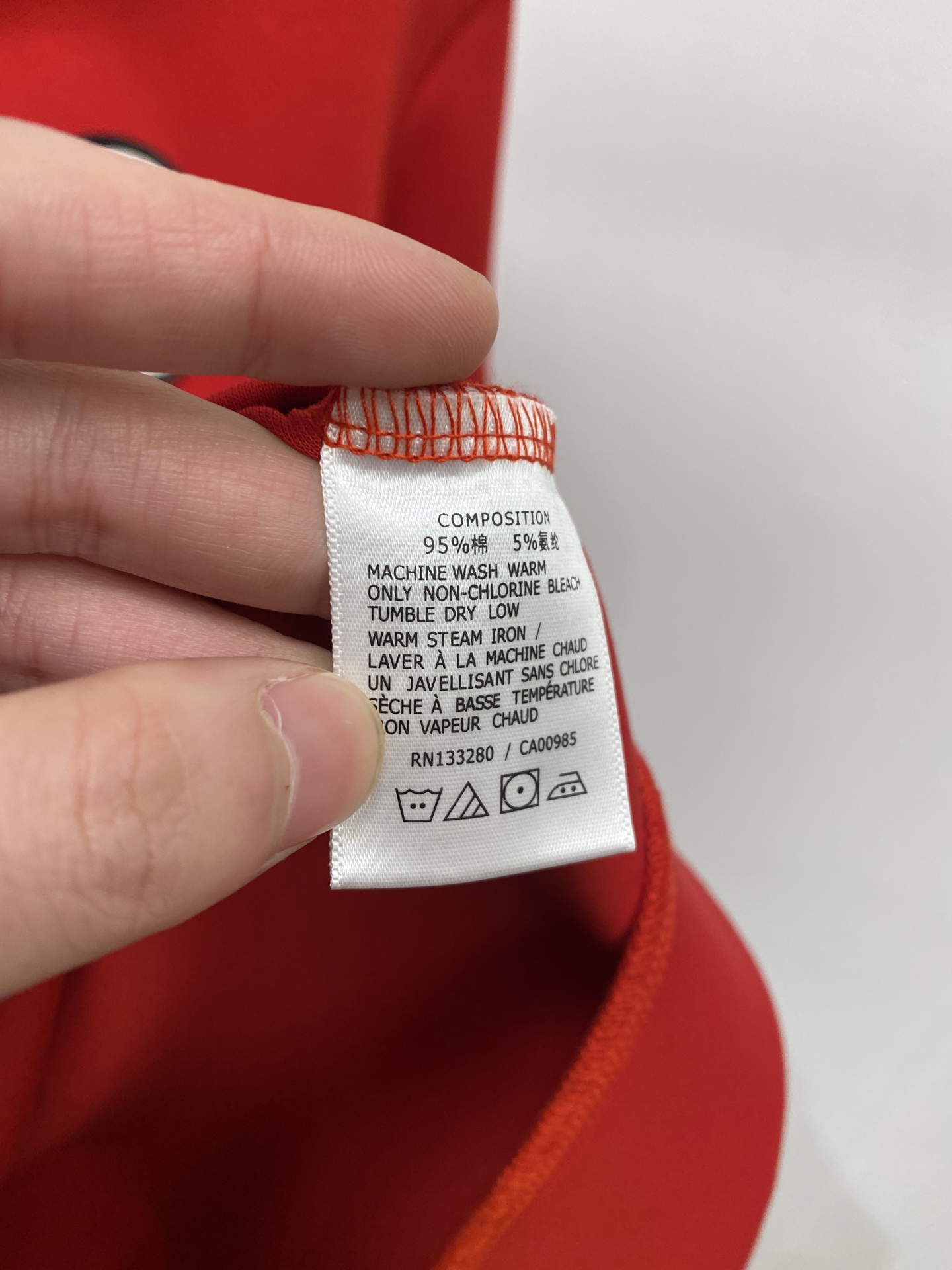 🌾退换！ 芬迪、2025新品卫衣，帅气时尚，胸前刺绣装饰图案logo，简约百搭款。面料棉 不仅挺括，保持