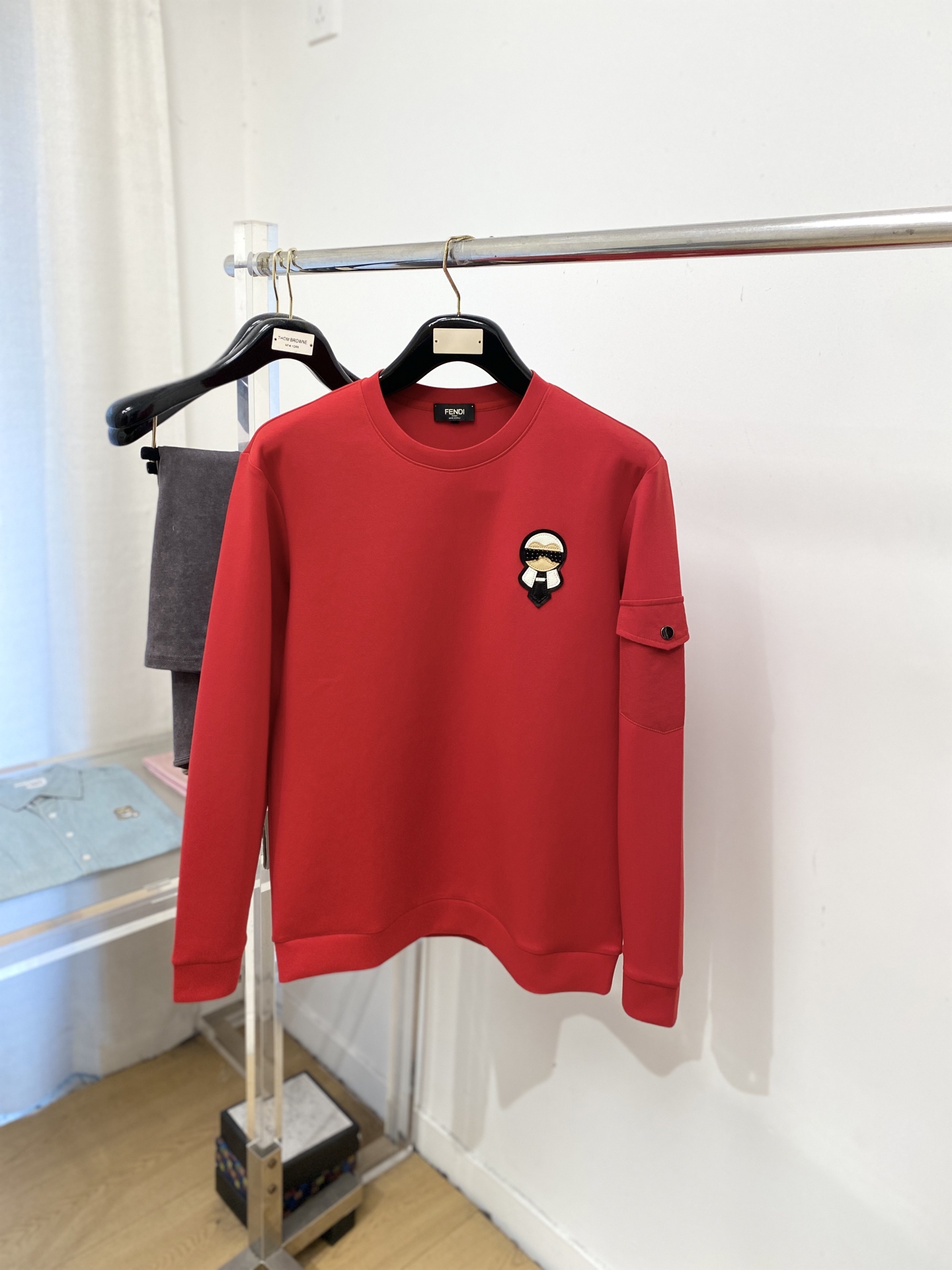 🌾退换！ 芬迪、2025新品卫衣，帅气时尚，胸前刺绣装饰图案logo，简约百搭款。面料棉 不仅挺括，保持