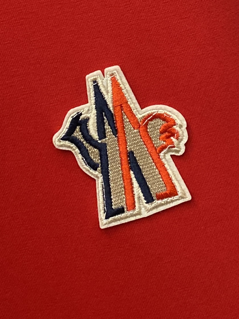 🌾退换！ 蒙口、2025新品卫衣，帅气时尚，胸前刺绣装饰图案logo，简约百搭款。面料棉 不仅挺括，保持