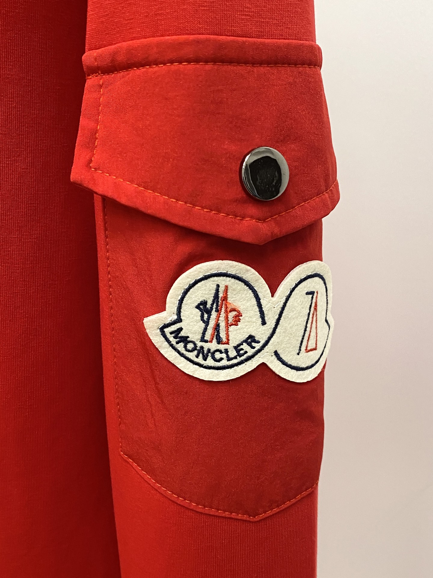 🌾退换！ 蒙口、2025新品卫衣，帅气时尚，胸前刺绣装饰图案logo，简约百搭款。面料棉 不仅挺括，保持