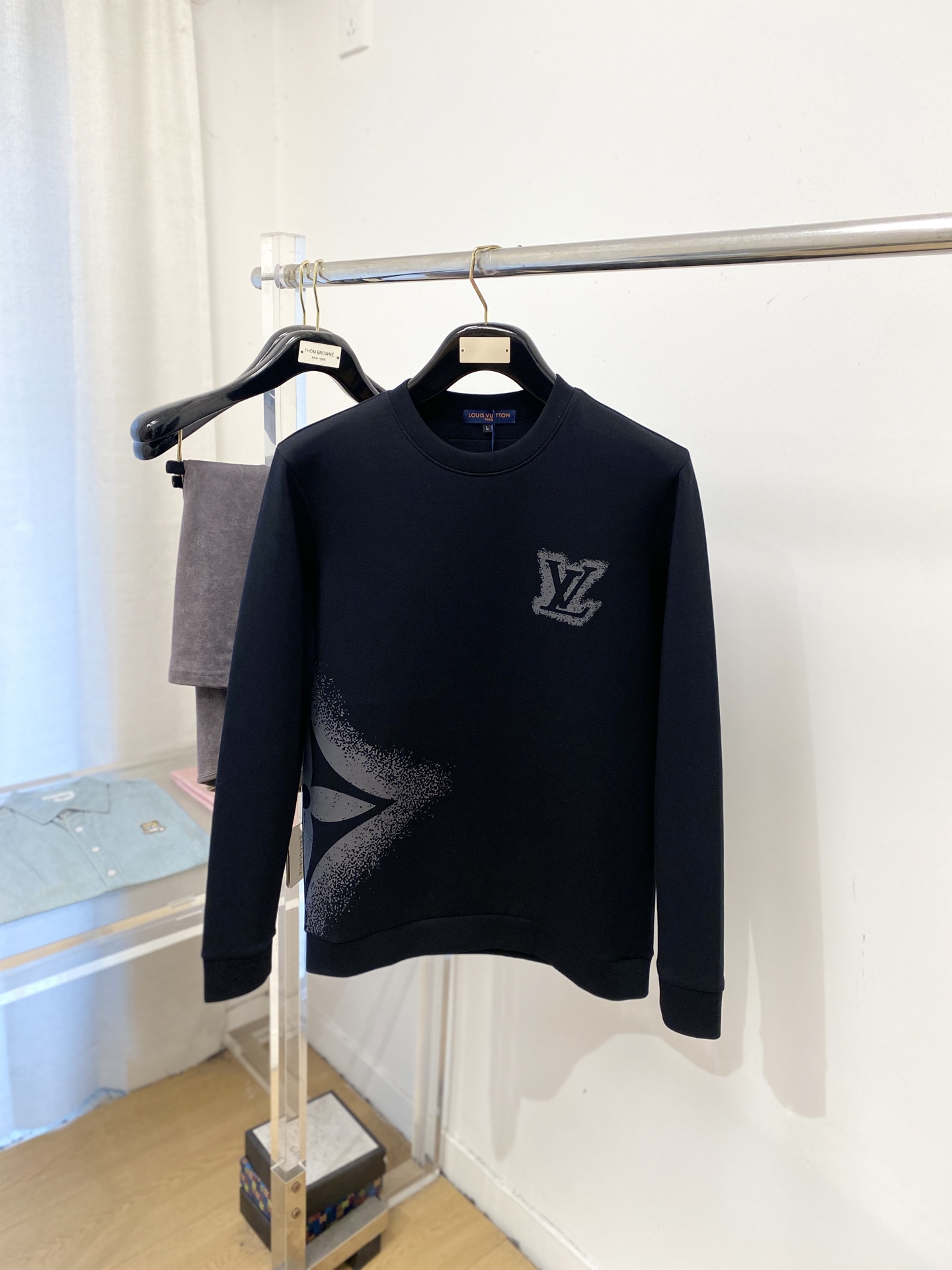 🌾退换！ 路易威登、2025新品长袖卫衣，帅气时尚，胸前顶级印花字母logo，简约百搭款。面料棉 不仅挺