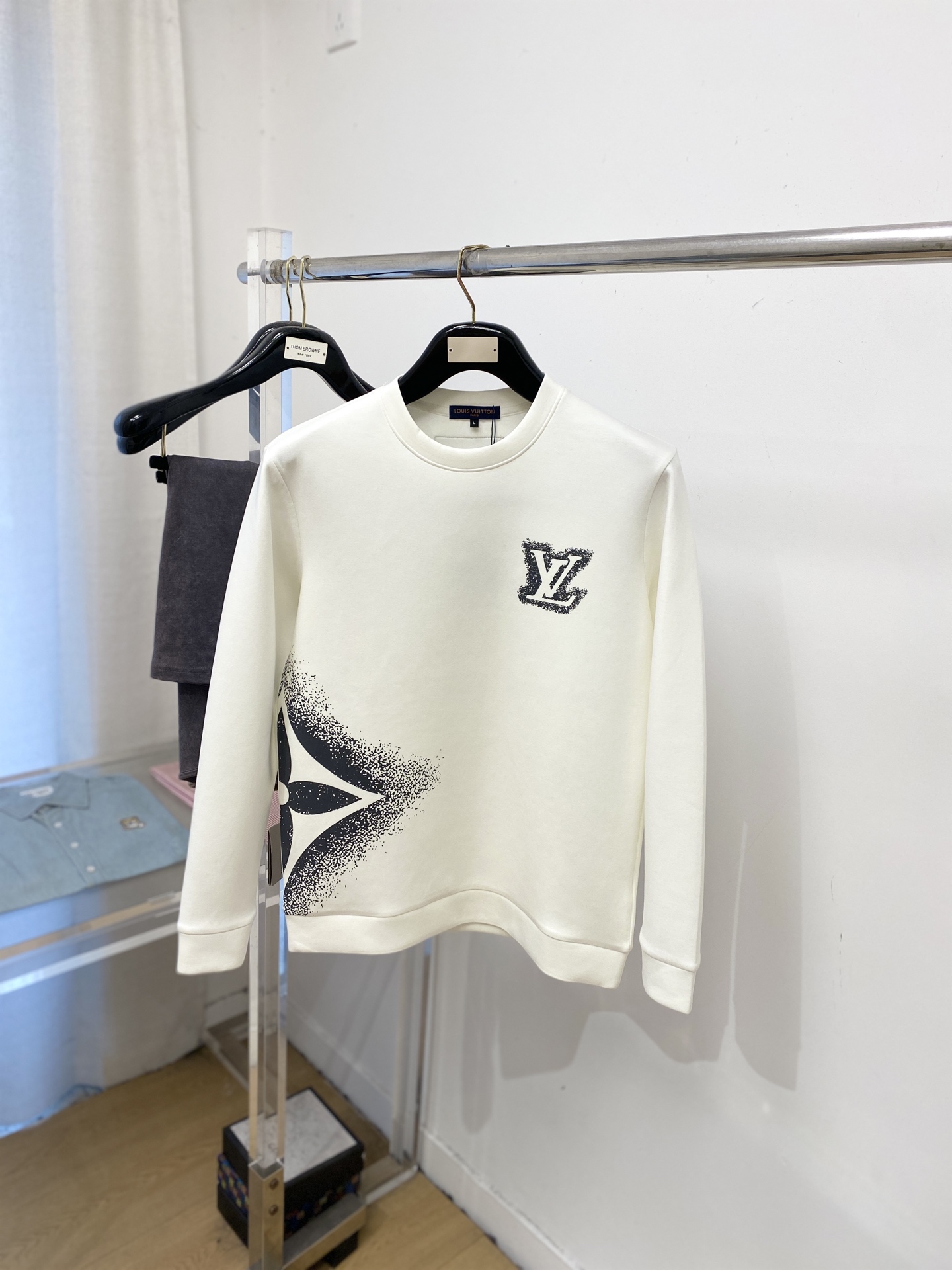 🌾退换！ 路易威登、2025新品长袖卫衣，帅气时尚，胸前顶级印花字母logo，简约百搭款。面料棉 不仅挺