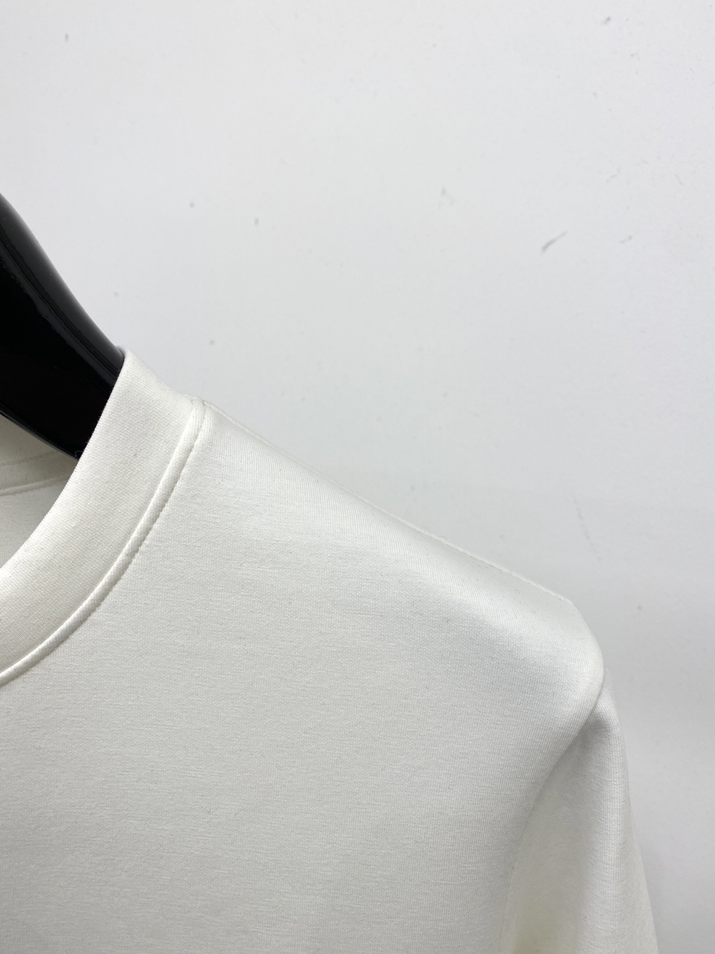 🌾退换！ 路易威登、2025新品长袖卫衣，帅气时尚，胸前顶级印花字母logo，简约百搭款。面料棉 不仅挺