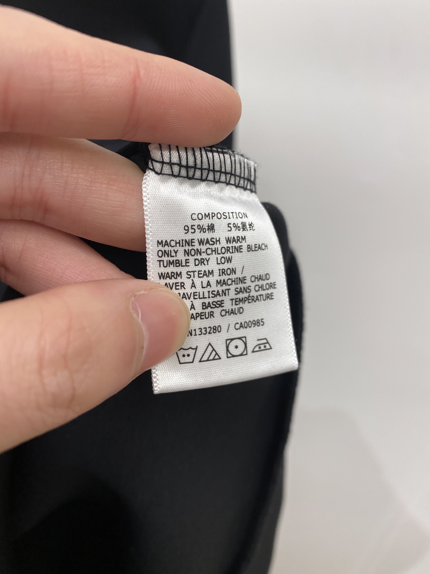 🌾退换！ 普拉达、2025新品长袖卫衣，帅气时尚，胸前五金装饰三角标logo，简约百搭款。面料棉 不仅挺