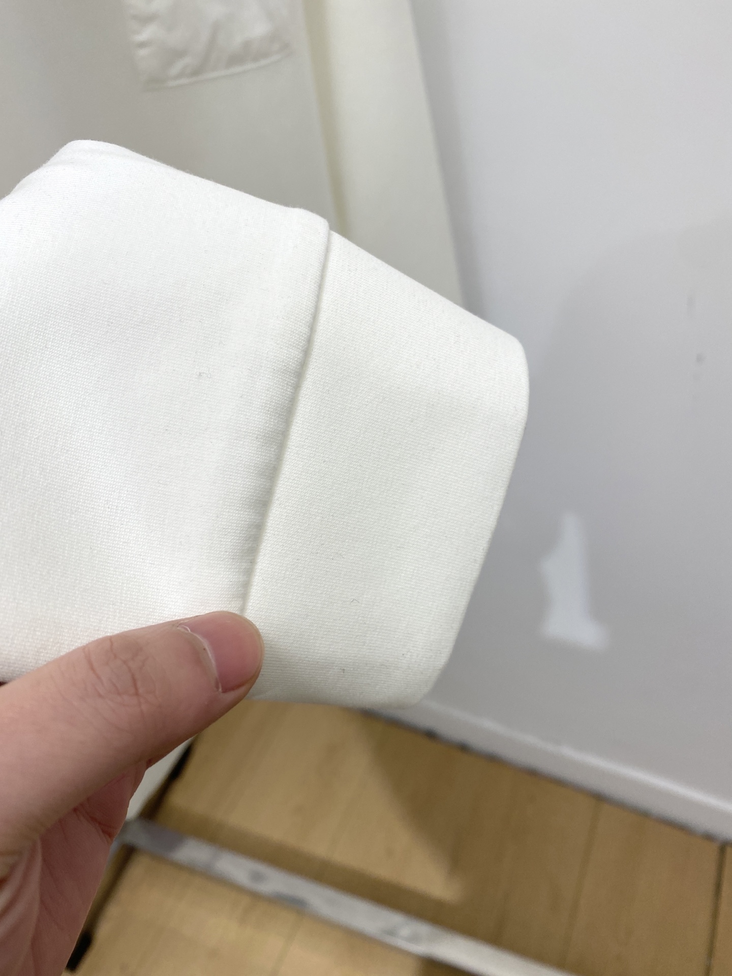 🌾退换！ 普拉达、2025新品长袖卫衣，帅气时尚，胸前五金装饰三角标logo，简约百搭款。面料棉 不仅挺