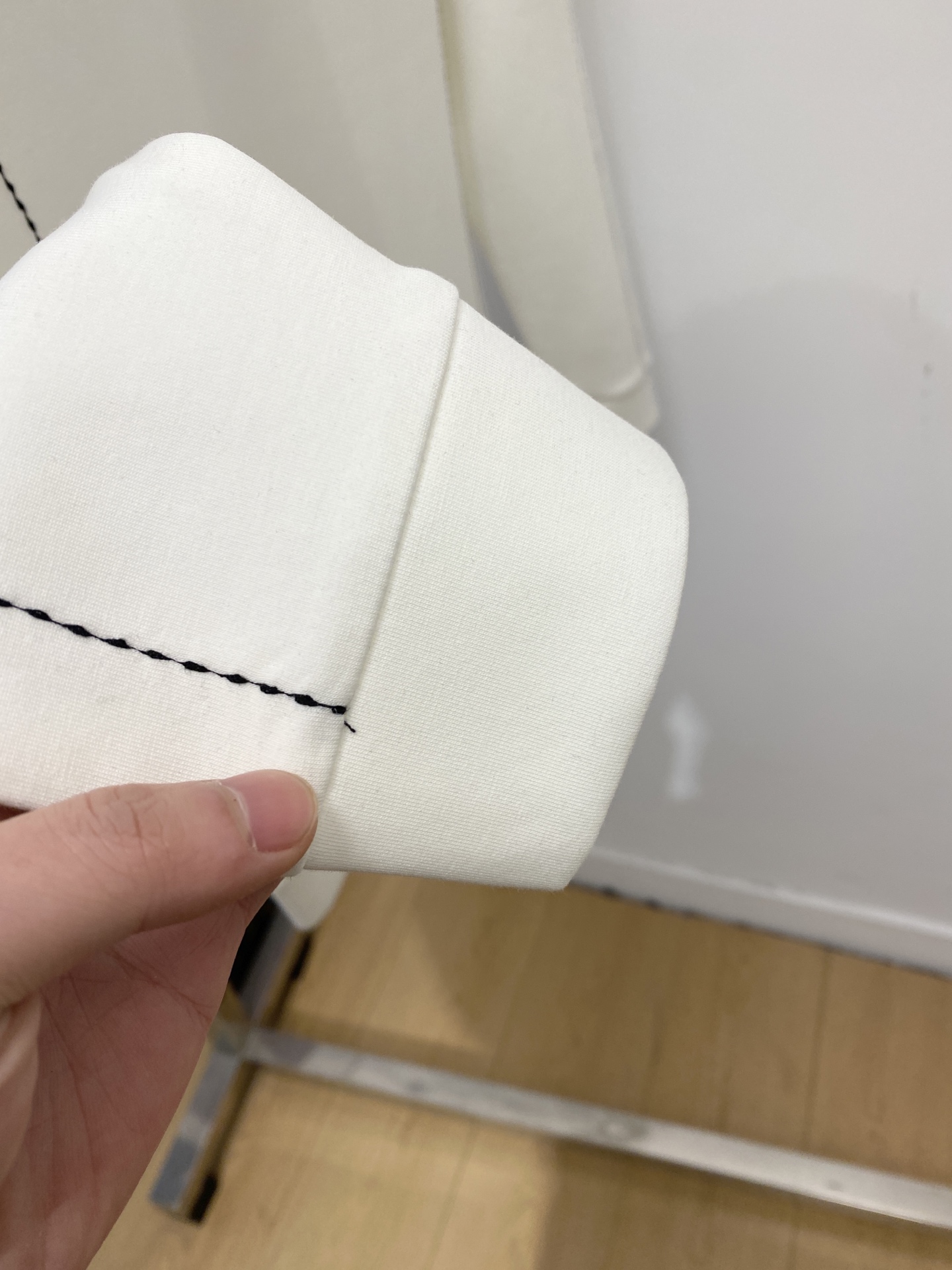 🌾退换！ 普拉达、2025新品长袖卫衣，帅气时尚，胸前五金装饰三角标logo，简约百搭款。面料棉 不仅挺