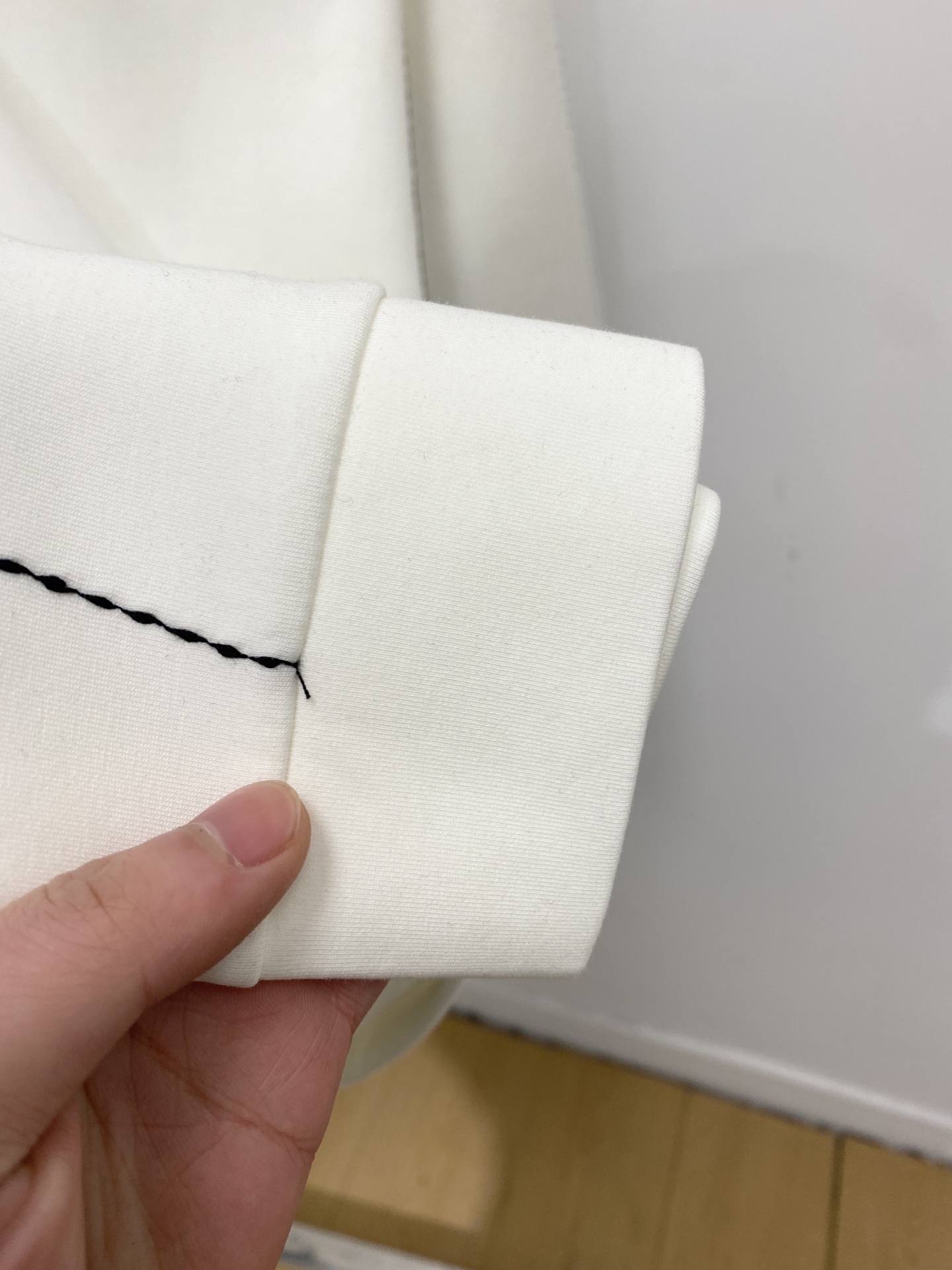 🌾退换！ 普拉达、2025新品长袖卫衣，帅气时尚，胸前五金装饰三角标logo，简约百搭款。面料棉 不仅挺