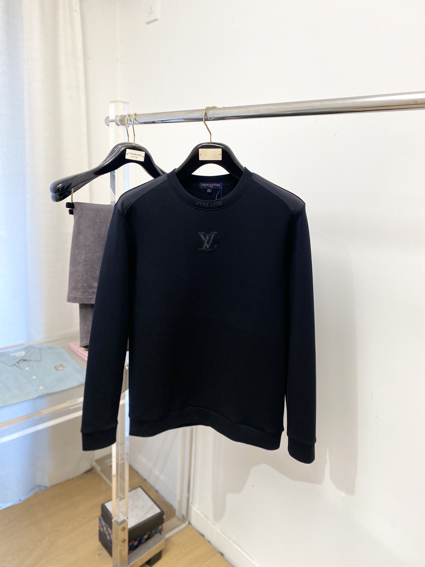 🌾退换！ 路易威登、2025新品长袖卫衣，帅气时尚，胸口精致刺绣字母logo，简约百搭款。面料棉 不仅挺