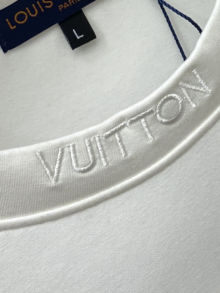 🌾退换！ 路易威登、2025新品长袖卫衣，帅气时尚，胸口精致刺绣字母logo，简约百搭款。面料棉 不仅挺