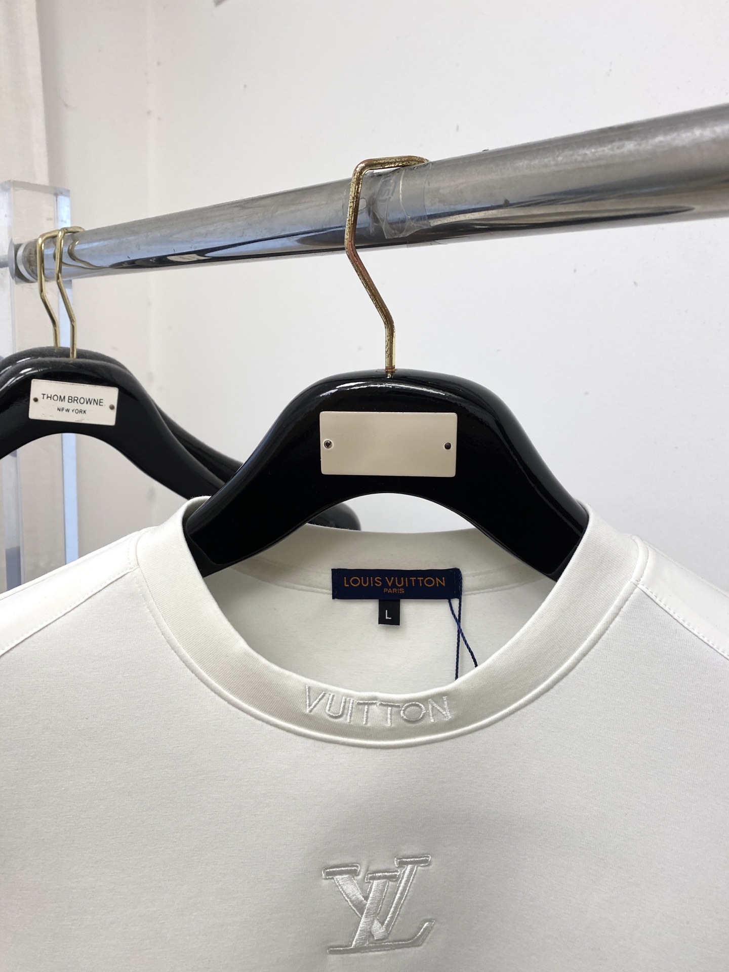 🌾退换！ 路易威登、2025新品长袖卫衣，帅气时尚，胸口精致刺绣字母logo，简约百搭款。面料棉 不仅挺