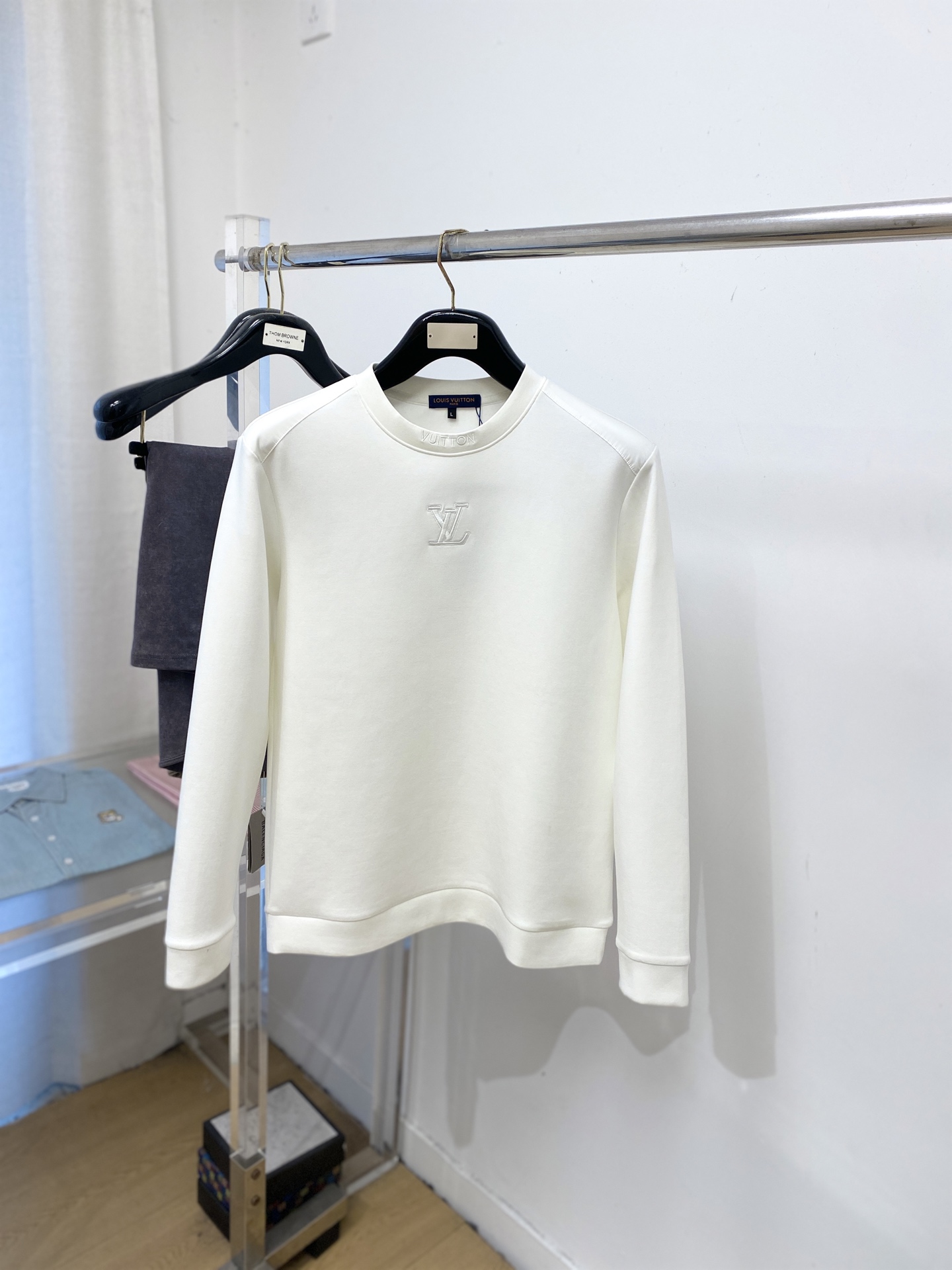 🌾退换！ 路易威登、2025新品长袖卫衣，帅气时尚，胸口精致刺绣字母logo，简约百搭款。面料棉 不仅挺
