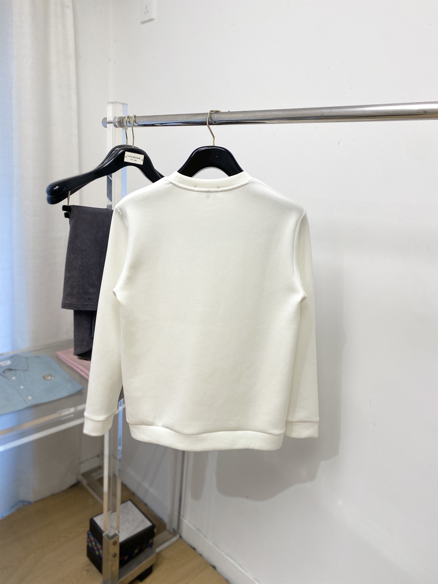 🌾退换！ 路易威登、2025新品长袖卫衣，帅气时尚，胸口精致刺绣字母logo，简约百搭款。面料棉 不仅挺