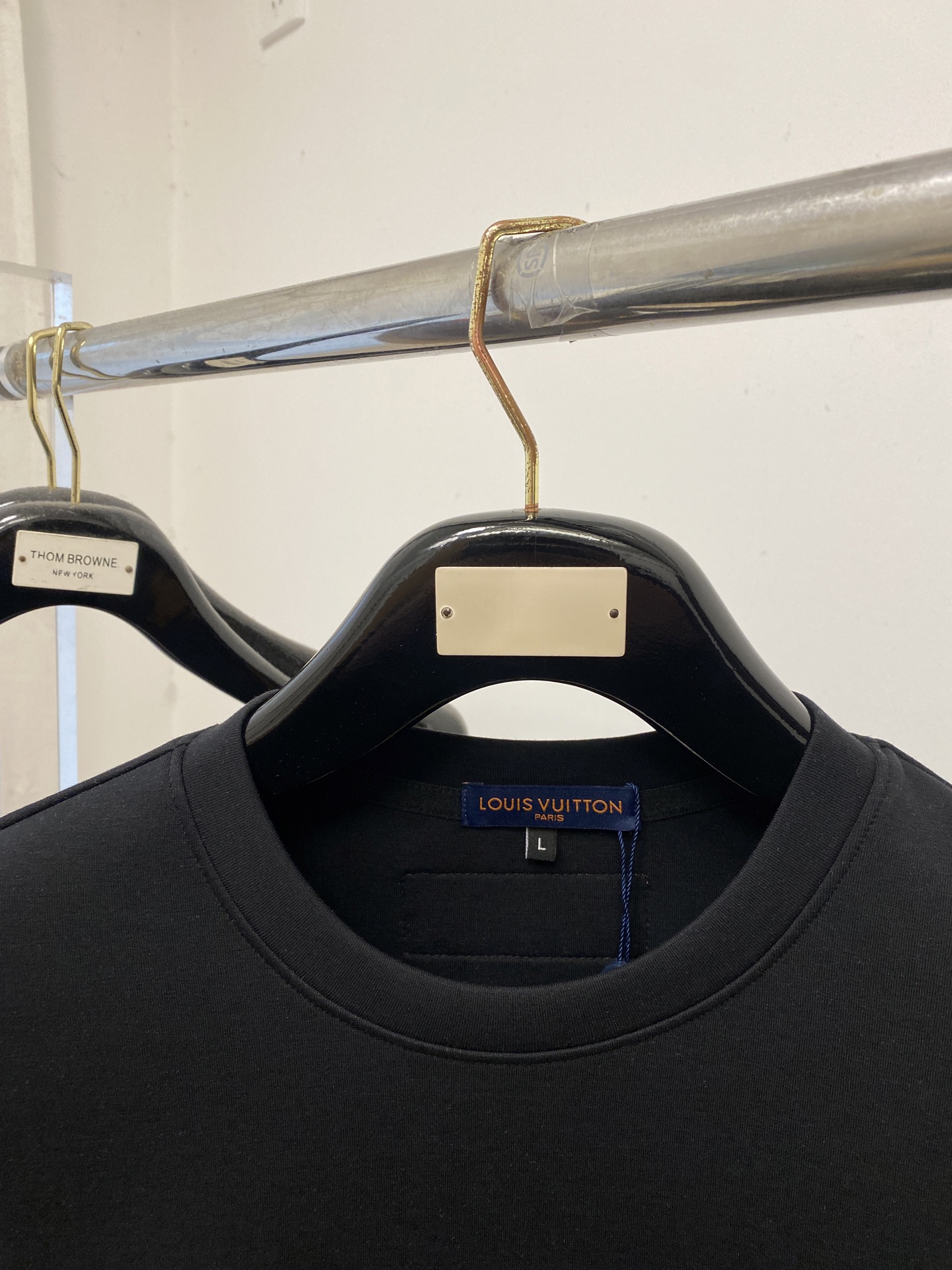 🌾退换！ 路易威登、2025新品长袖卫衣，帅气时尚，胸前精致刺绣字母logo，简约百搭款。面料棉 不仅挺