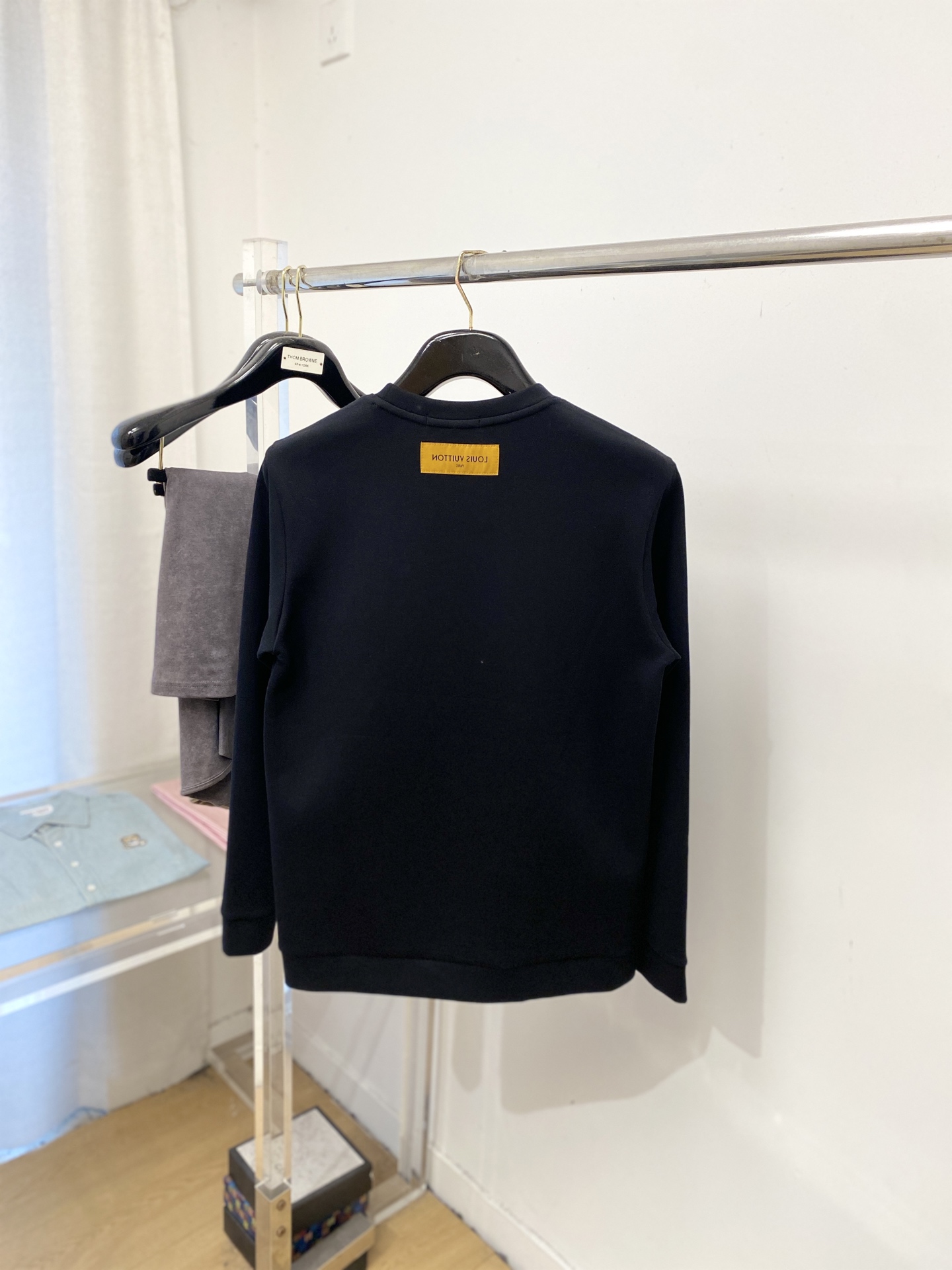 🌾退换！ 路易威登、2025新品长袖卫衣，帅气时尚，胸前精致刺绣字母logo，简约百搭款。面料棉 不仅挺