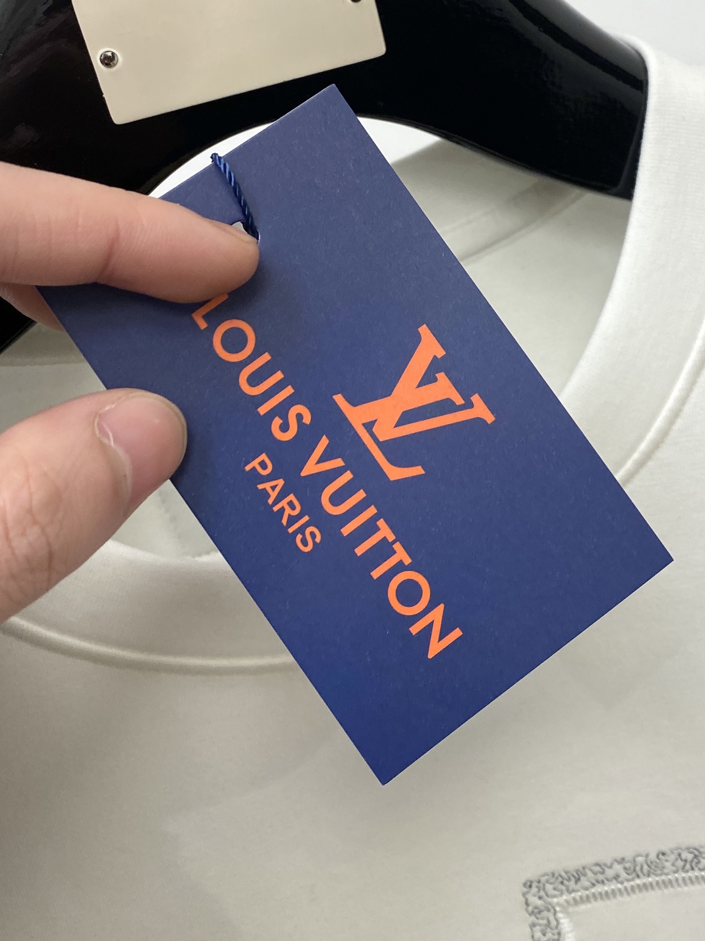 🌾退换！ 路易威登、2025新品长袖卫衣，帅气时尚，胸前精致刺绣字母logo，简约百搭款。面料棉 不仅挺