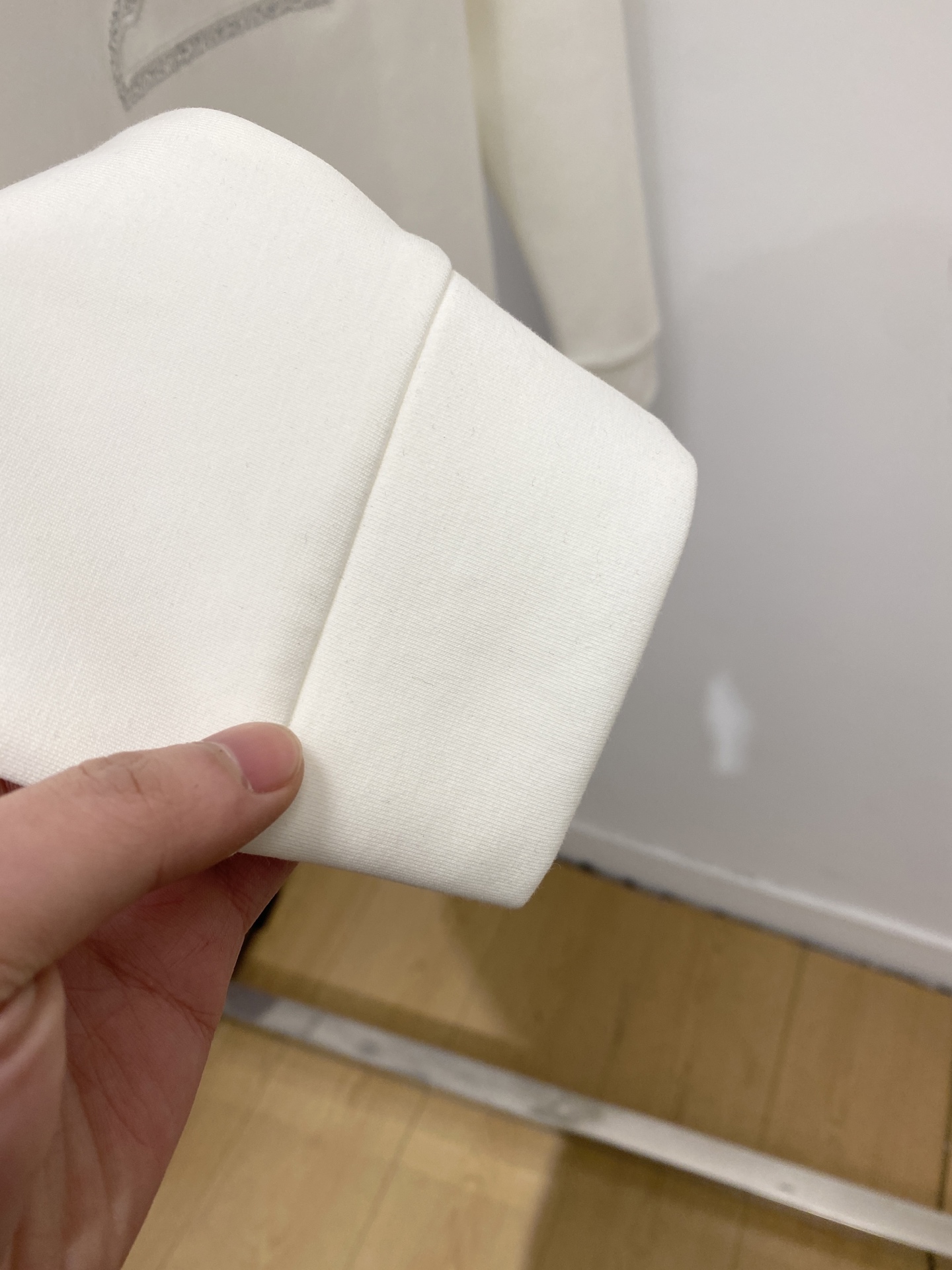 🌾退换！ 路易威登、2025新品长袖卫衣，帅气时尚，胸前精致刺绣字母logo，简约百搭款。面料棉 不仅挺