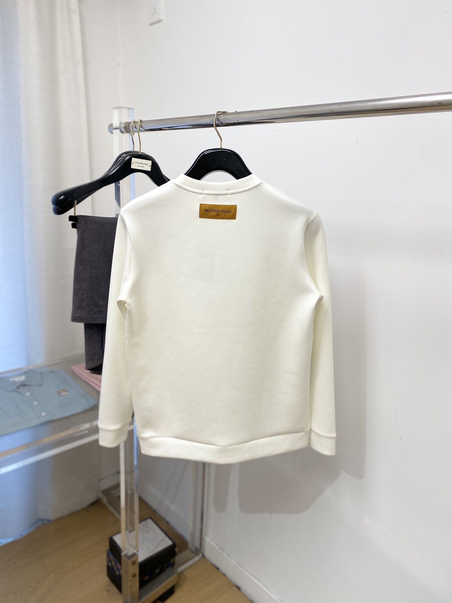 🌾退换！ 路易威登、2025新品长袖卫衣，帅气时尚，胸前精致刺绣字母logo，简约百搭款。面料棉 不仅挺