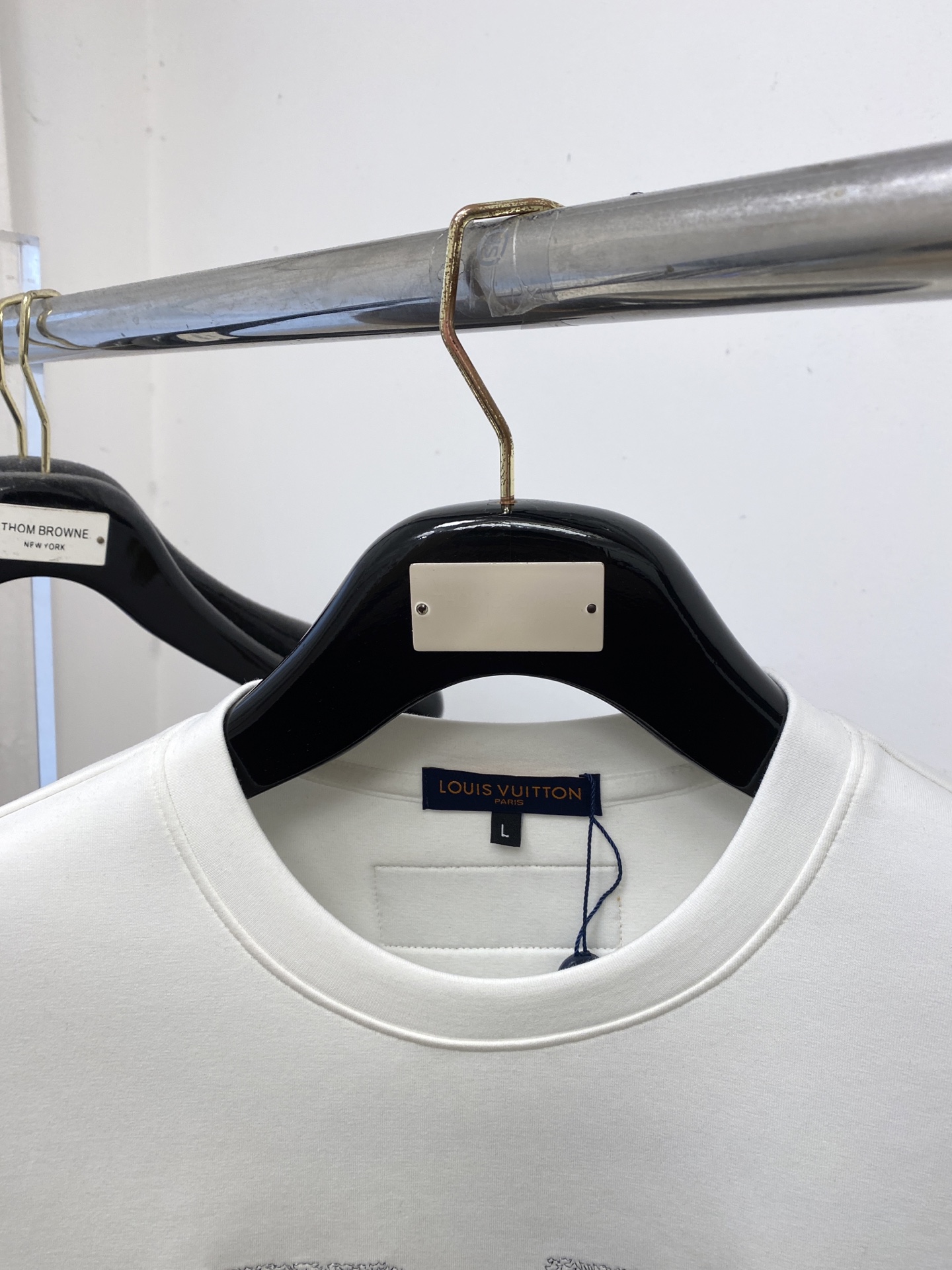 🌾退换！ 路易威登、2025新品长袖卫衣，帅气时尚，胸前精致刺绣字母logo，简约百搭款。面料棉 不仅挺