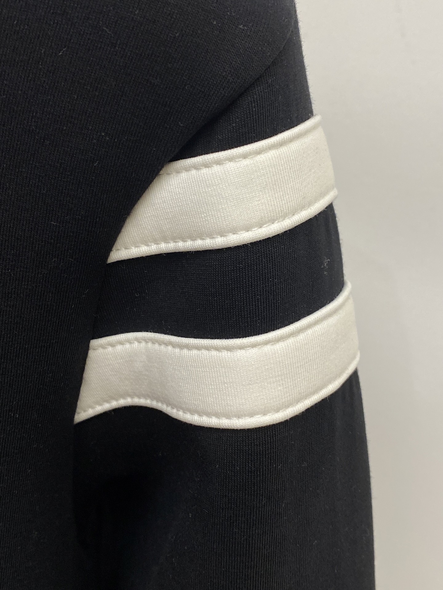 🌾退换！ 蒙口、2025新品长袖卫衣，帅气时尚，胸前刺绣装饰图案logo，简约百搭款。面料棉 不仅挺括，