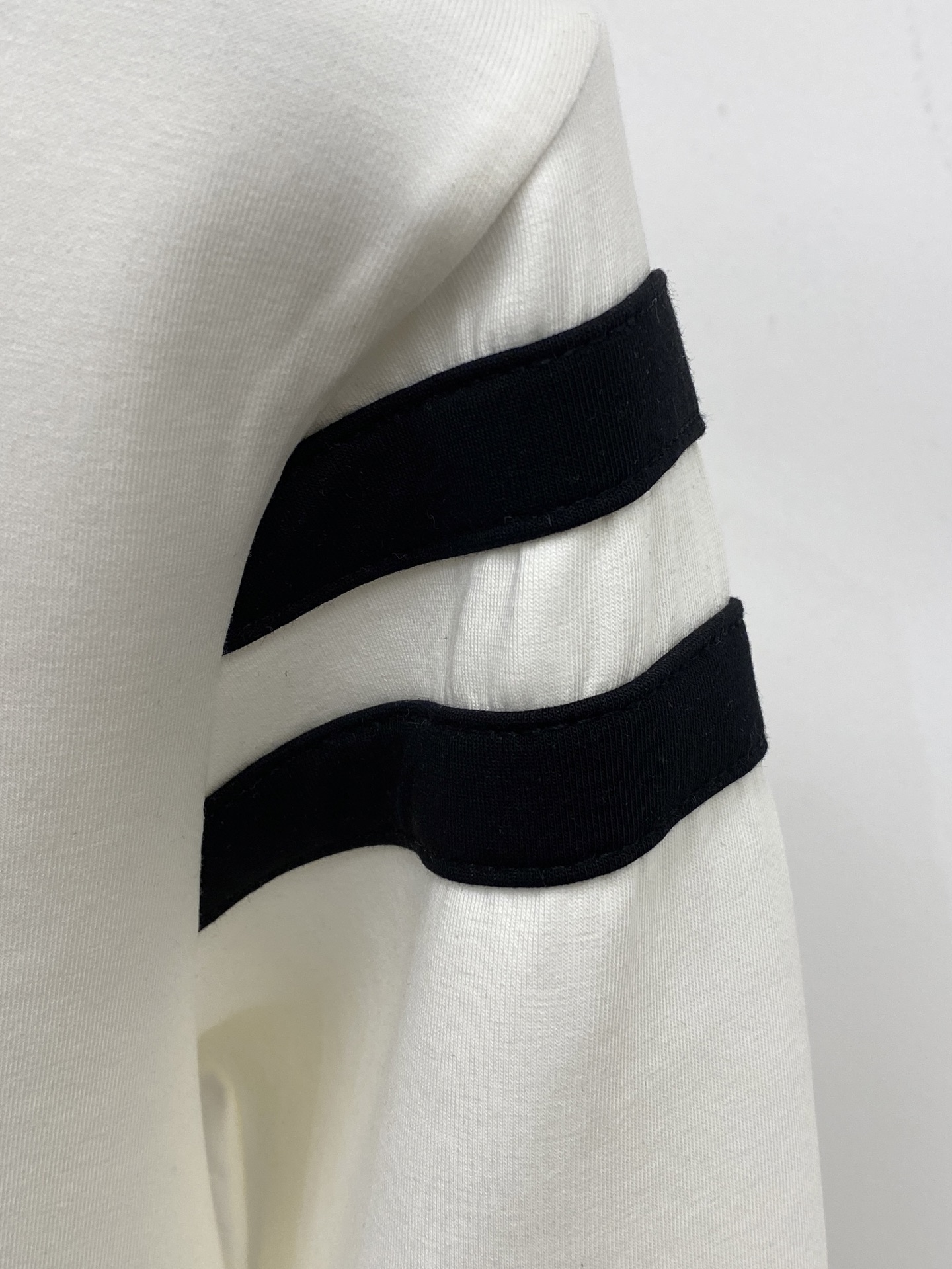 🌾退换！ 蒙口、2025新品长袖卫衣，帅气时尚，胸前刺绣装饰图案logo，简约百搭款。面料棉 不仅挺括，