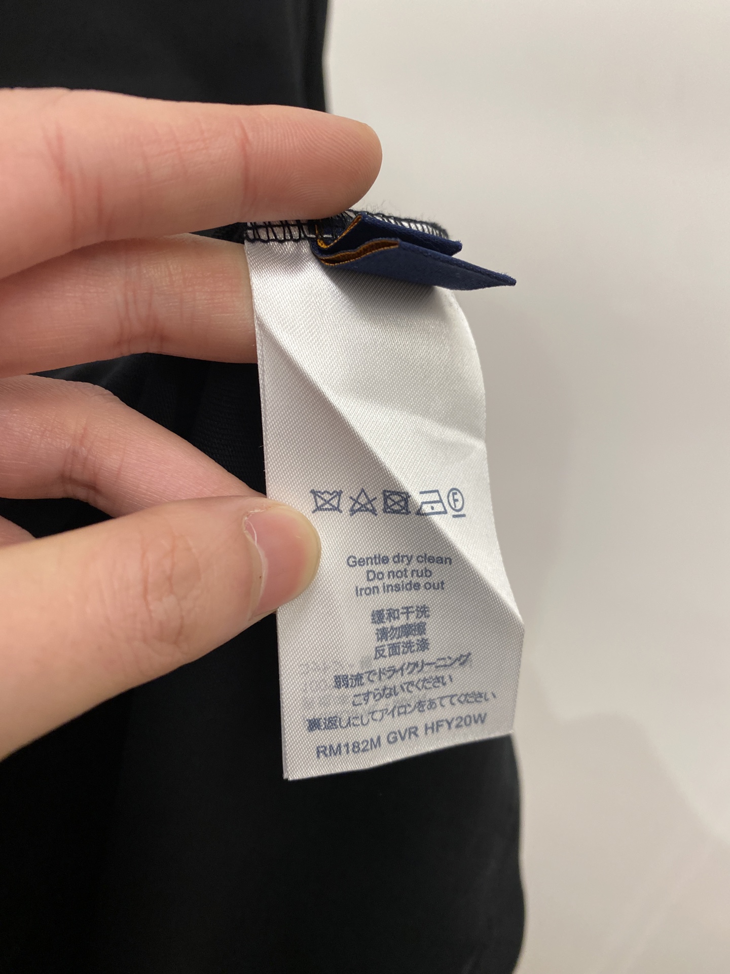 🌾退换！ 路易威登、2025新品短袖T恤，帅气时尚，胸前精致刺绣字母logo，简约百搭款。面料棉 不仅挺