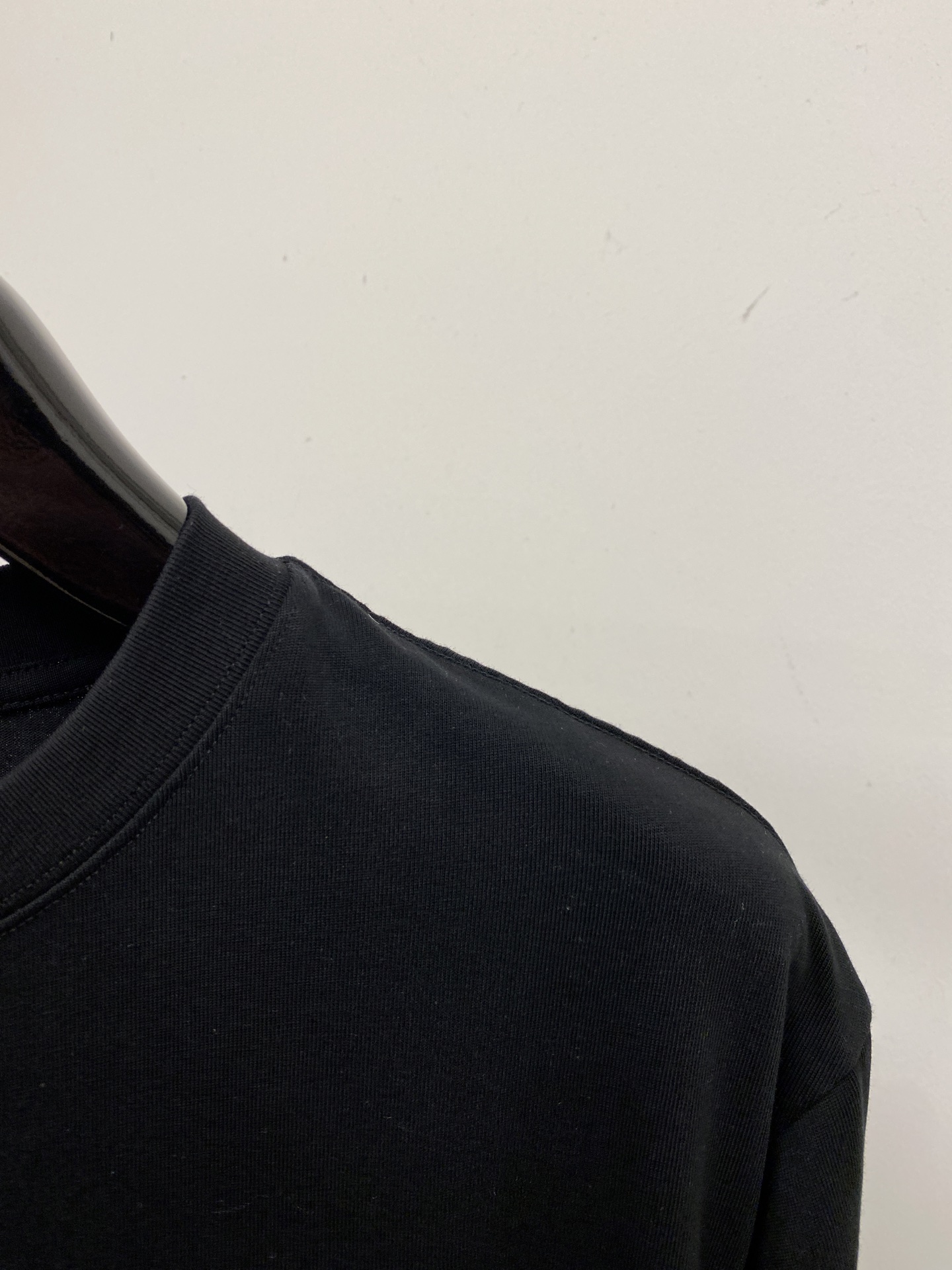 🌾退换！ 路易威登、2025新品短袖T恤，帅气时尚，胸前精致刺绣字母logo，简约百搭款。面料棉 不仅挺