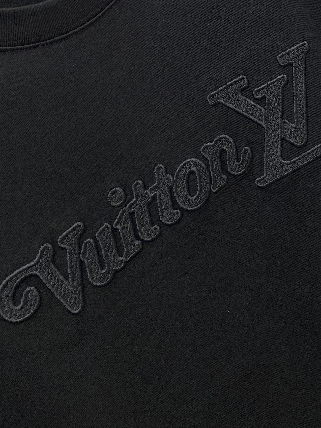 🌾退换！ 路易威登、2025新品短袖T恤，帅气时尚，胸前精致刺绣字母logo，简约百搭款。面料棉 不仅挺