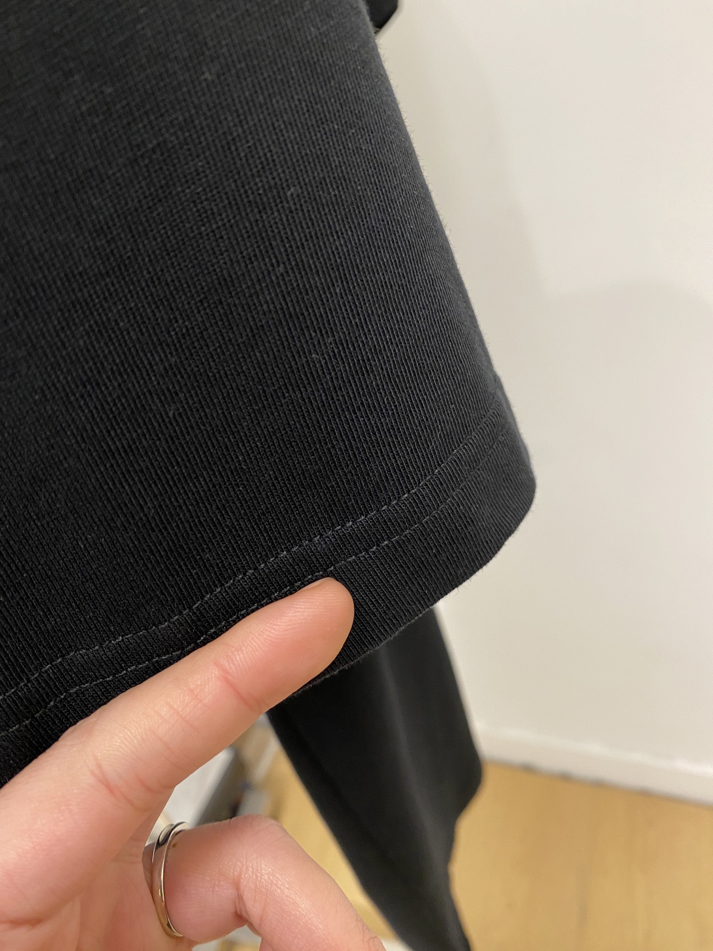 🌾退换！ 罗意威、2025新品短袖T恤，帅气时尚，胸前精致刺绣图案字母logo，简约百搭款。面料棉 不仅