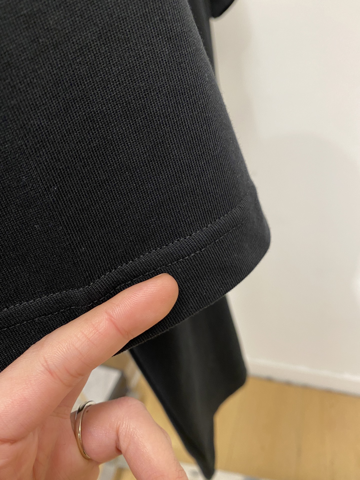 ￼ 🌾退换！ 罗意威、2025新品短袖T恤，帅气时尚，胸前精致刺绣图案logo，简约百搭款。面料棉 不仅