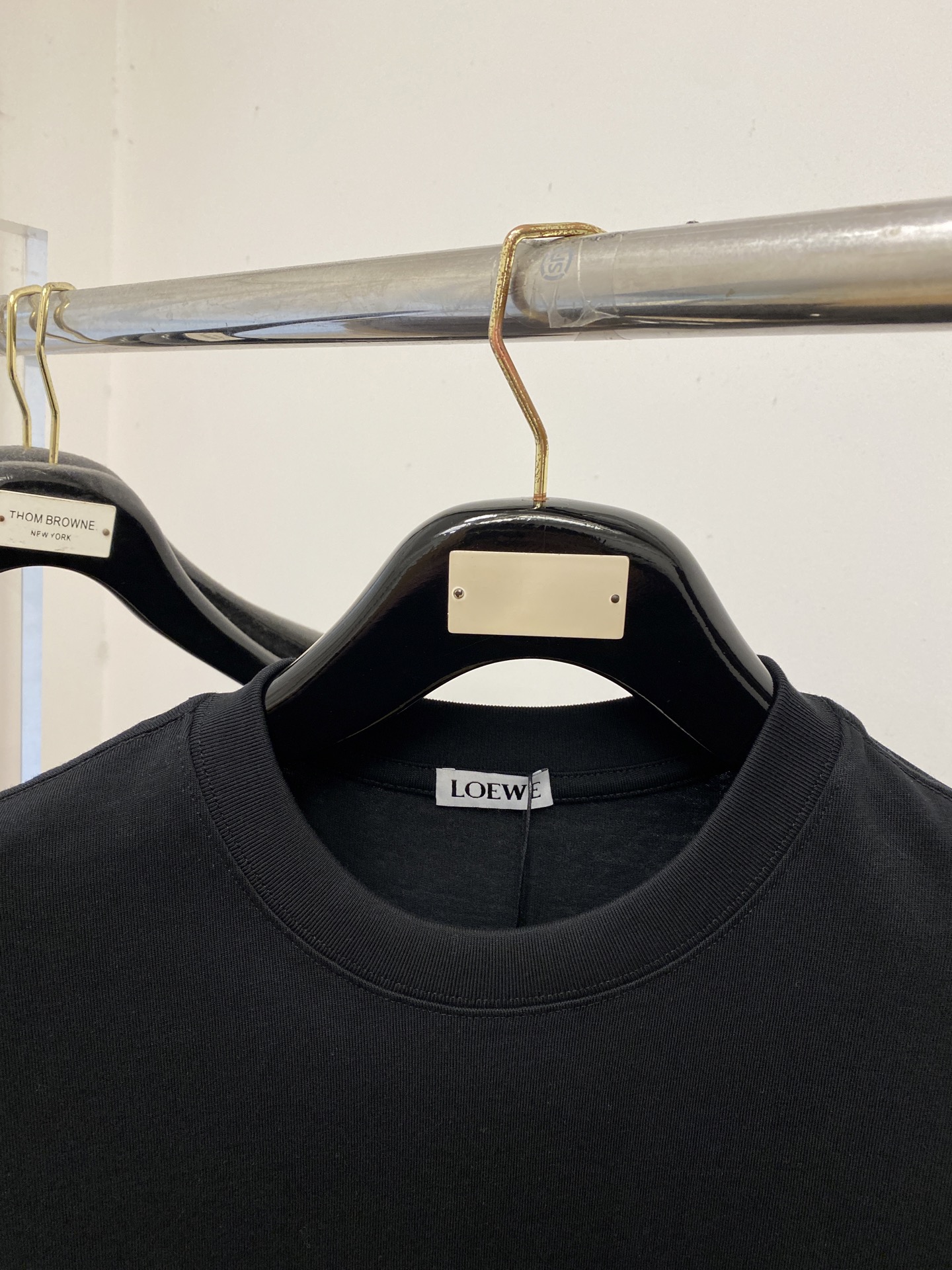 ￼ 🌾退换！ 罗意威、2025新品短袖T恤，帅气时尚，胸前精致刺绣图案logo，简约百搭款。面料棉 不仅