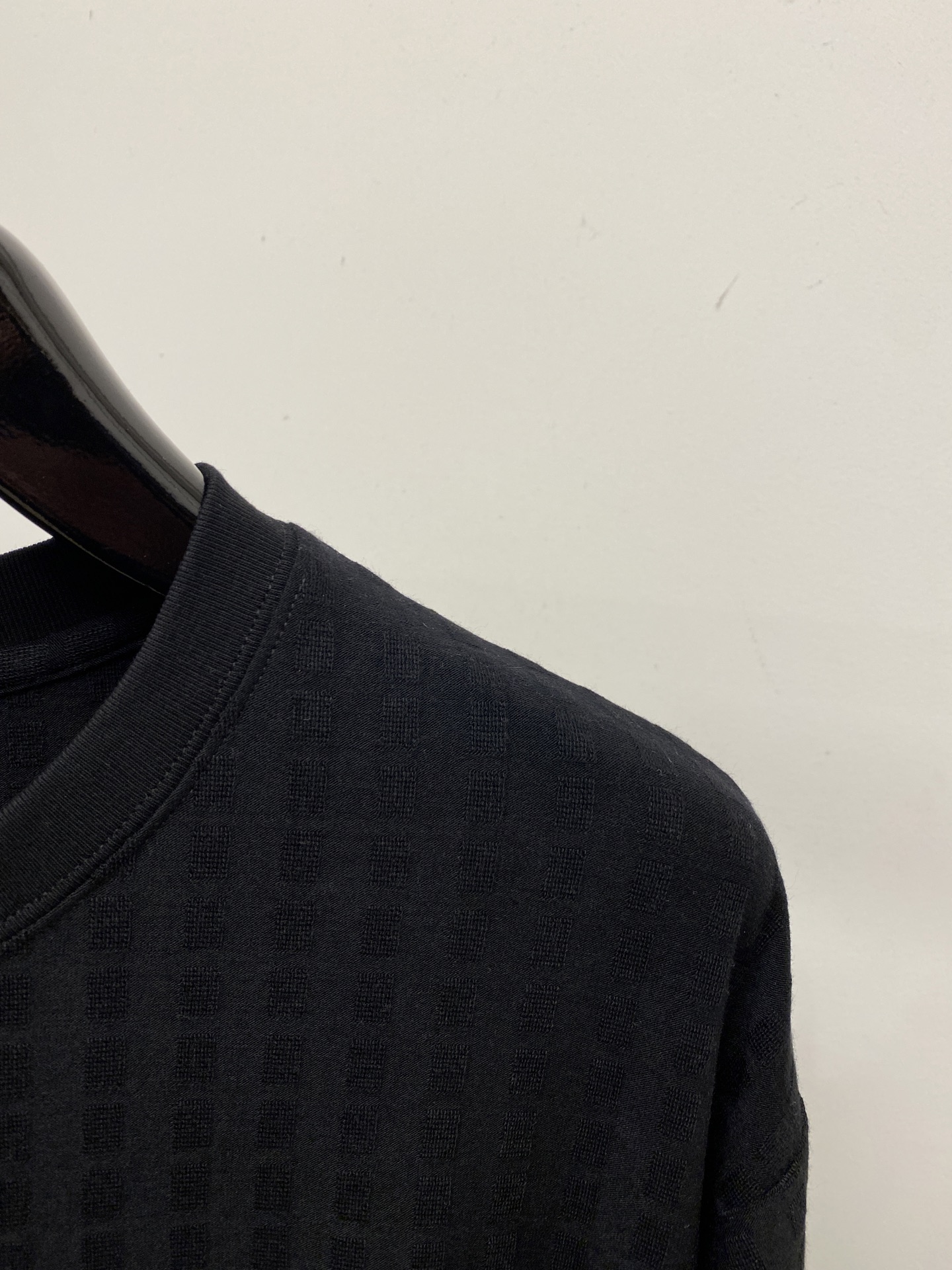 🌾退换！ 路易威登、2025新品短袖T恤，帅气时尚，胸前精致刺绣图案字母logo，简约百搭款。面料棉 不