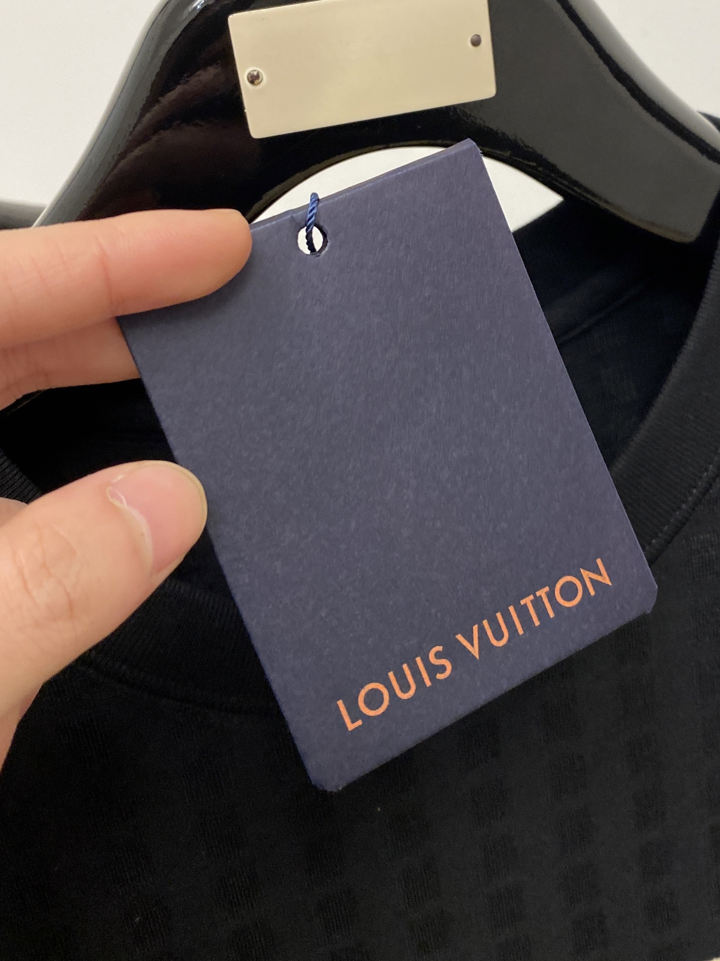 🌾退换！ 路易威登、2025新品短袖T恤，帅气时尚，胸前精致刺绣图案字母logo，简约百搭款。面料棉 不