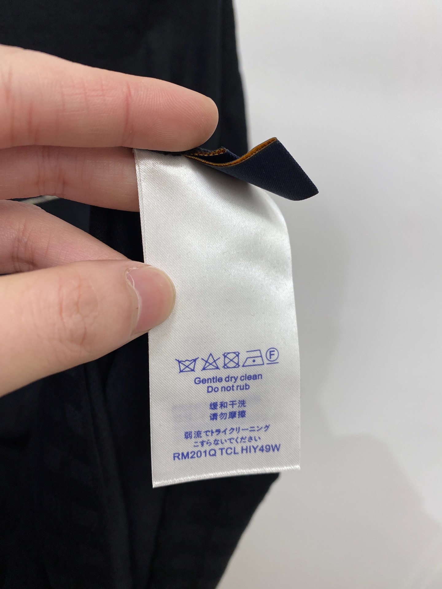 🌾退换！ 路易威登、2025新品短袖T恤，帅气时尚，胸前精致刺绣图案字母logo，简约百搭款。面料棉 不