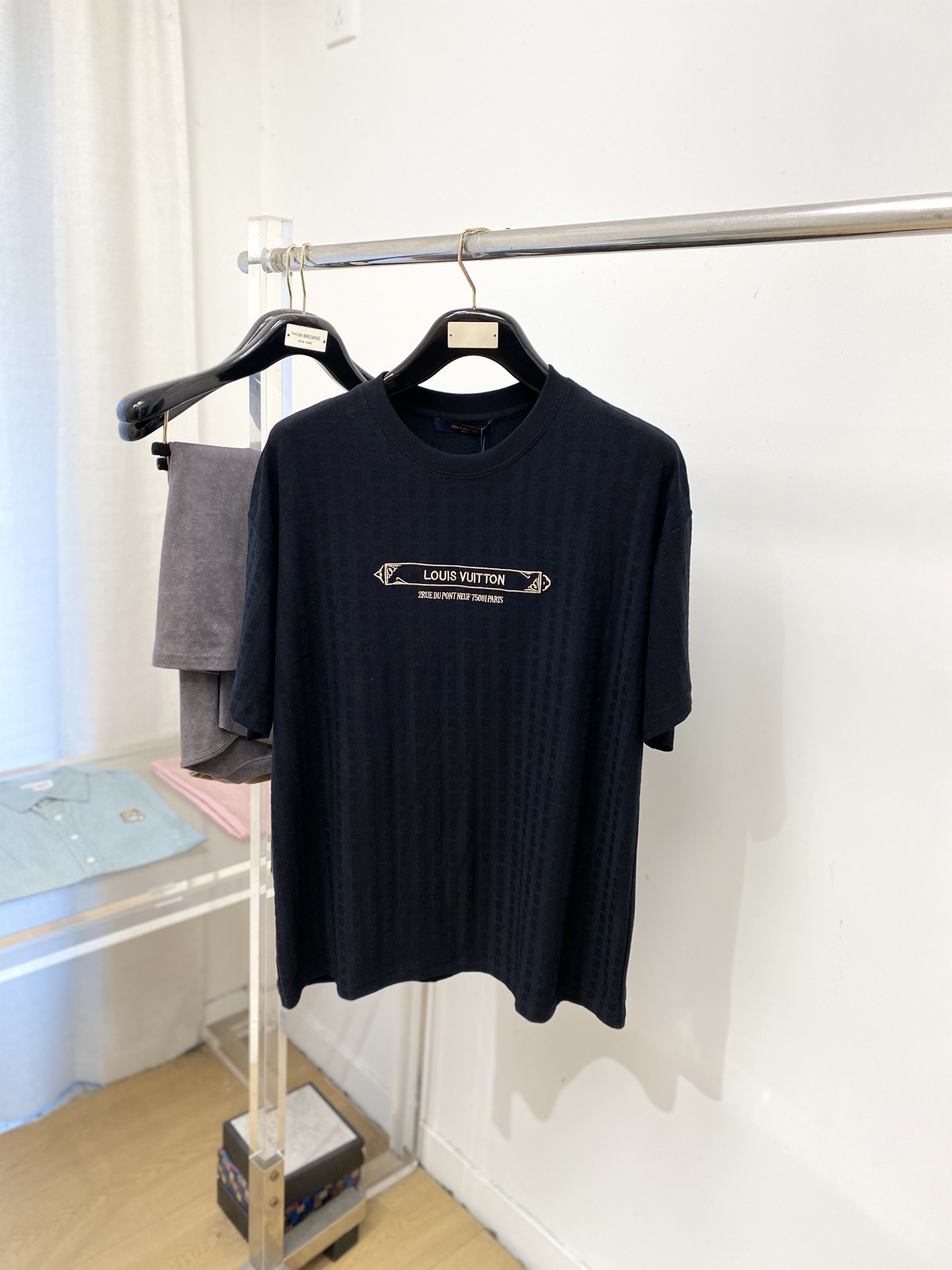 🌾退换！ 路易威登、2025新品短袖T恤，帅气时尚，胸前精致刺绣图案字母logo，简约百搭款。面料棉 不